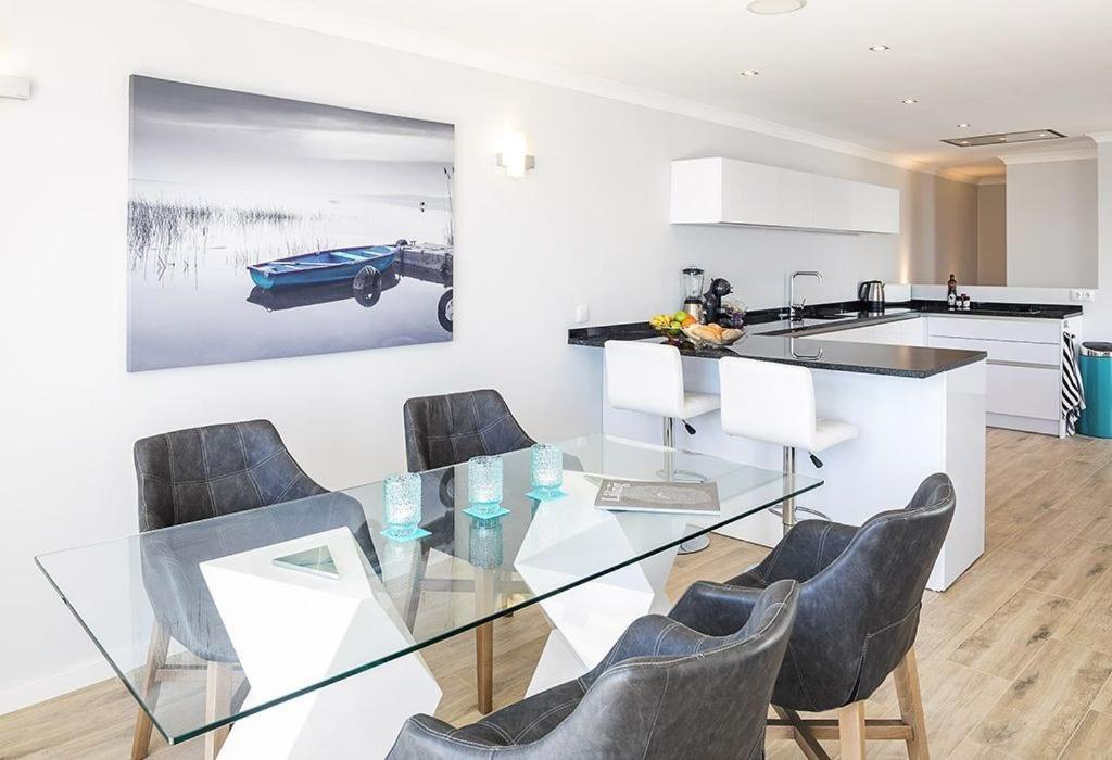 Stylish Modern Carvoeiro Villa 2 Bedrooms Villa Benagil Stunning Views Roof Terrace With Private Heated Pool Algarve Villa Lagoa (Algarve)