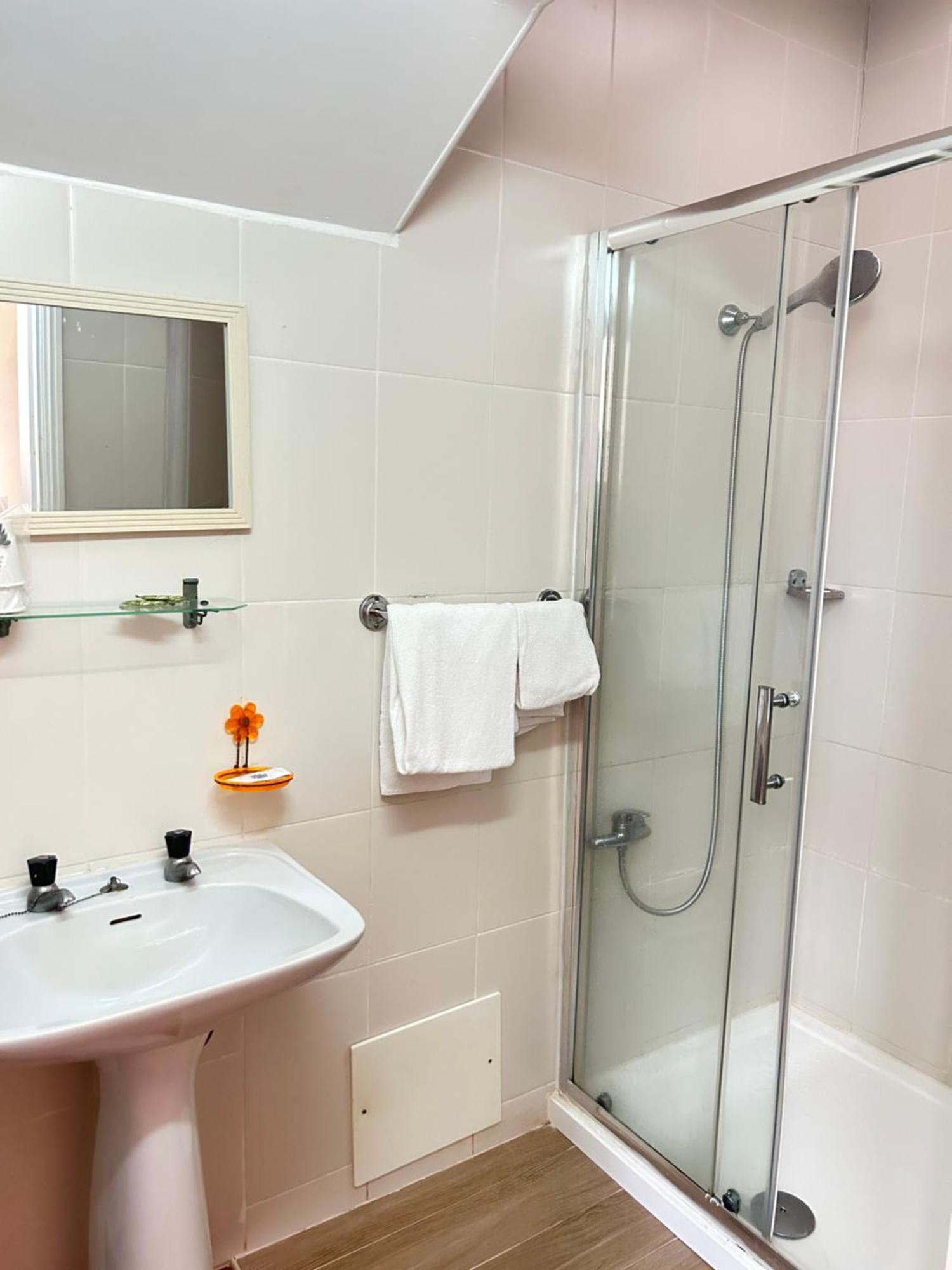 Central Guest House 3*