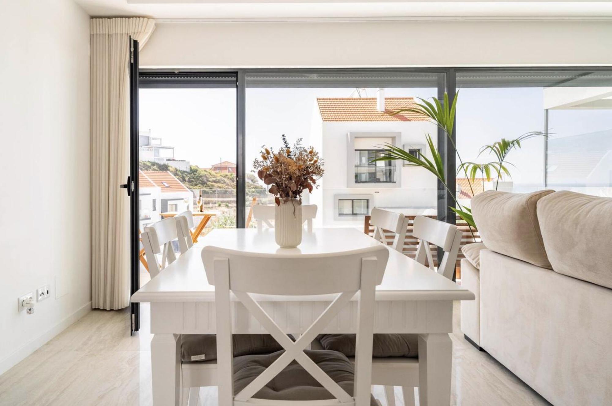 Beach, Ocean View & Bright House Villa Ericeira