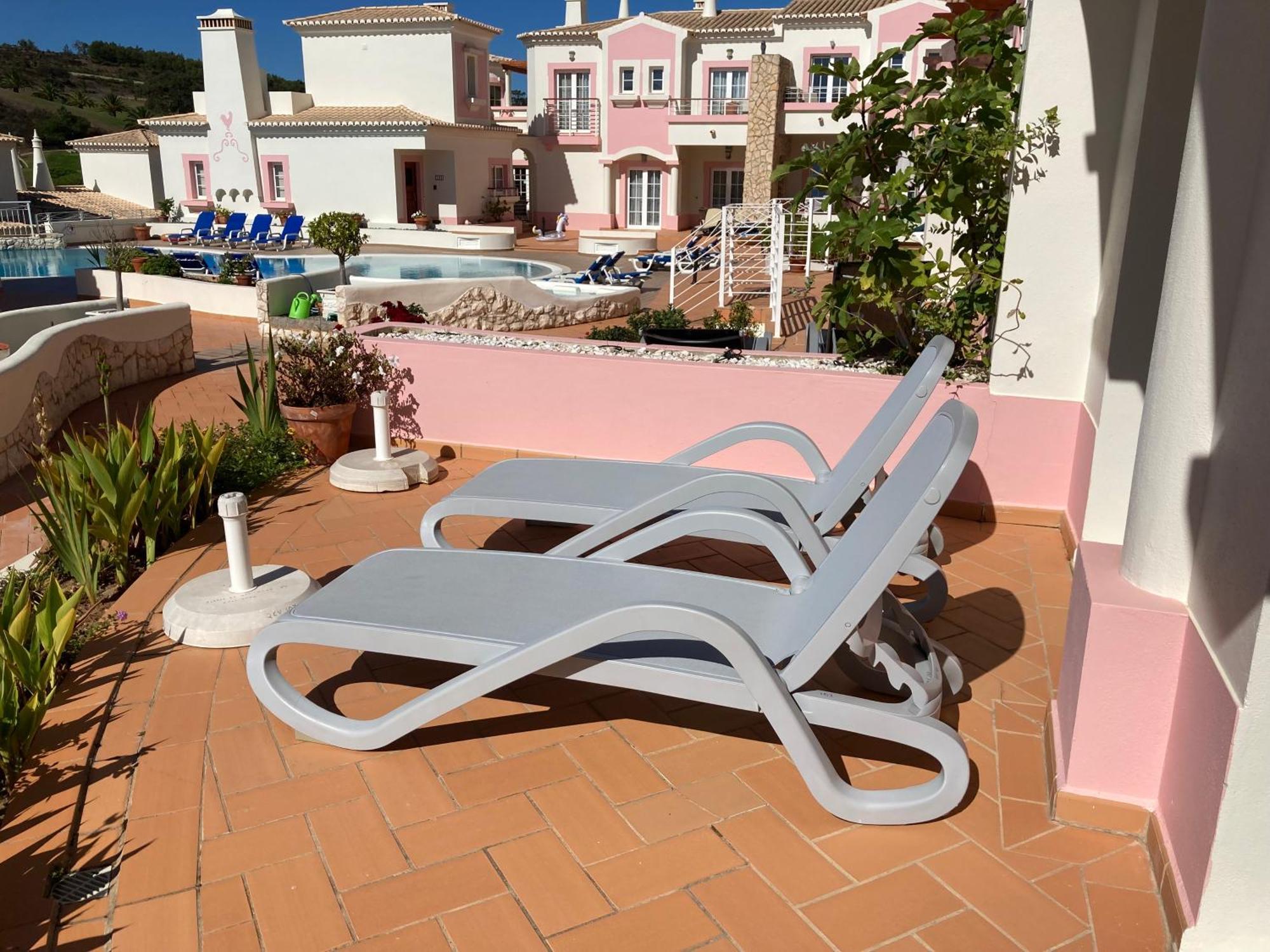 Luxury Private Property-pool, Unique Sun Roof, Free Wifi Budens