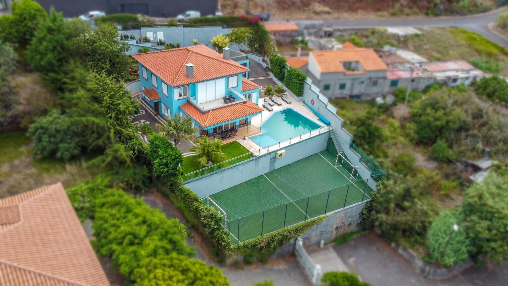 Loureiro Palace With Soccer Field *