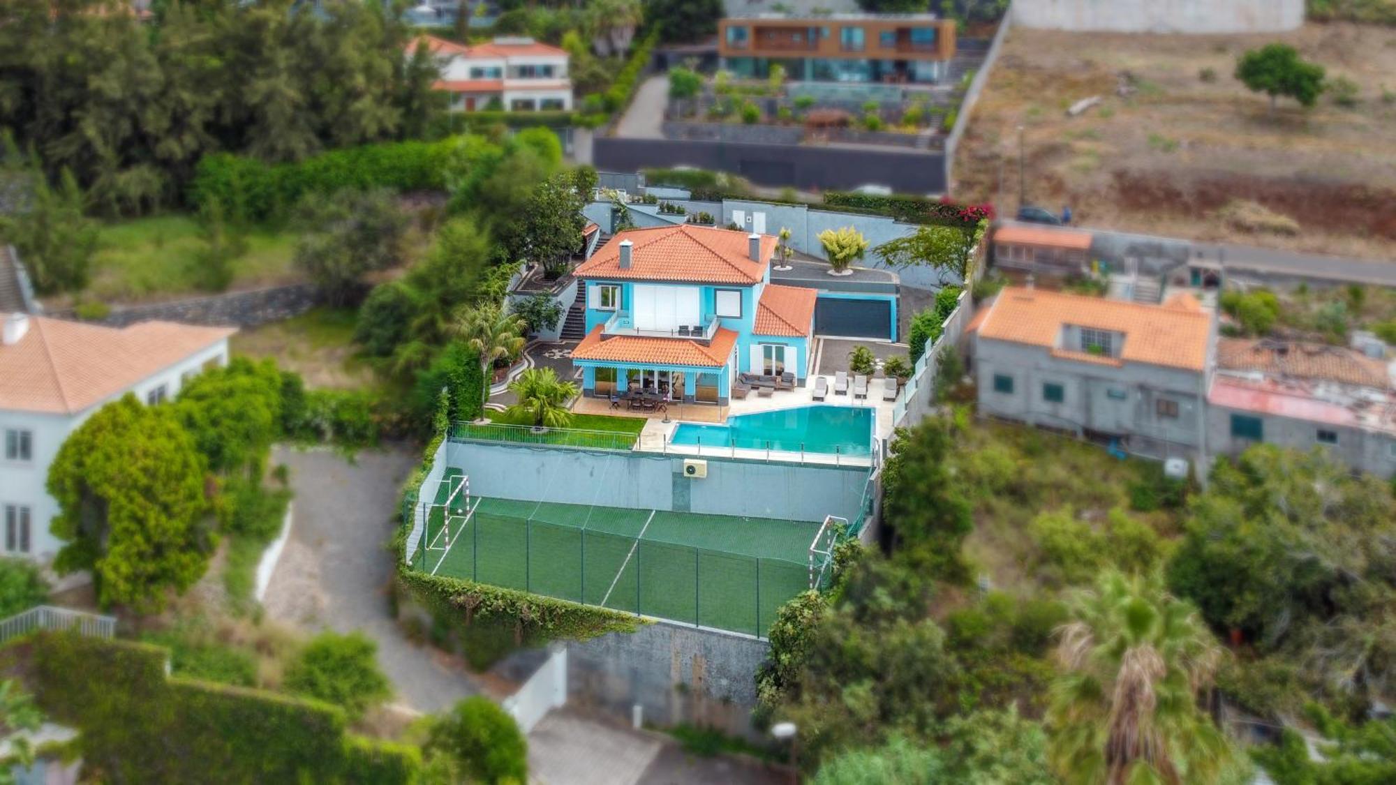 Loureiro Palace With Soccer Field Villa