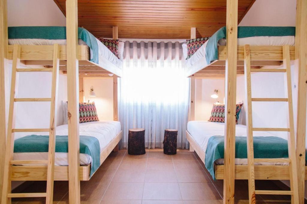 Zulla Nazare's Surf Village Guest house