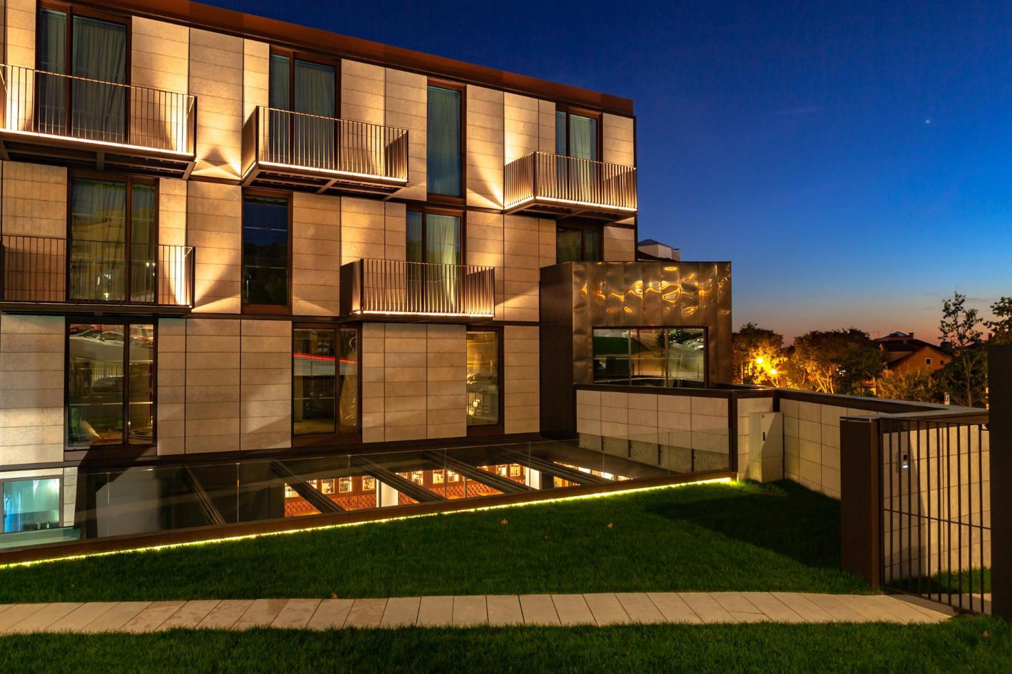 Wine & Books Hotel