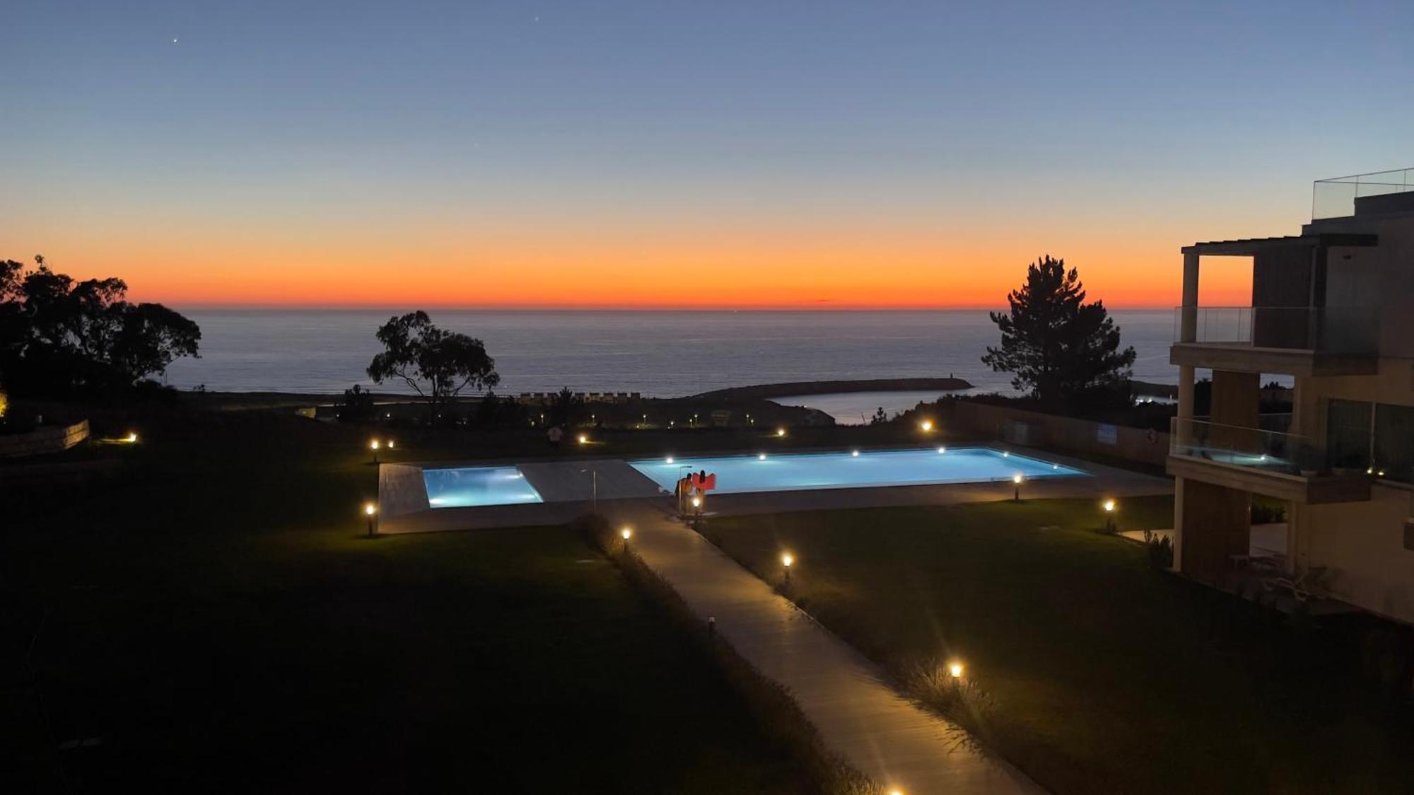 Mar A Vista - With Pool, Gym And Sea Views Apartamento Nazaré