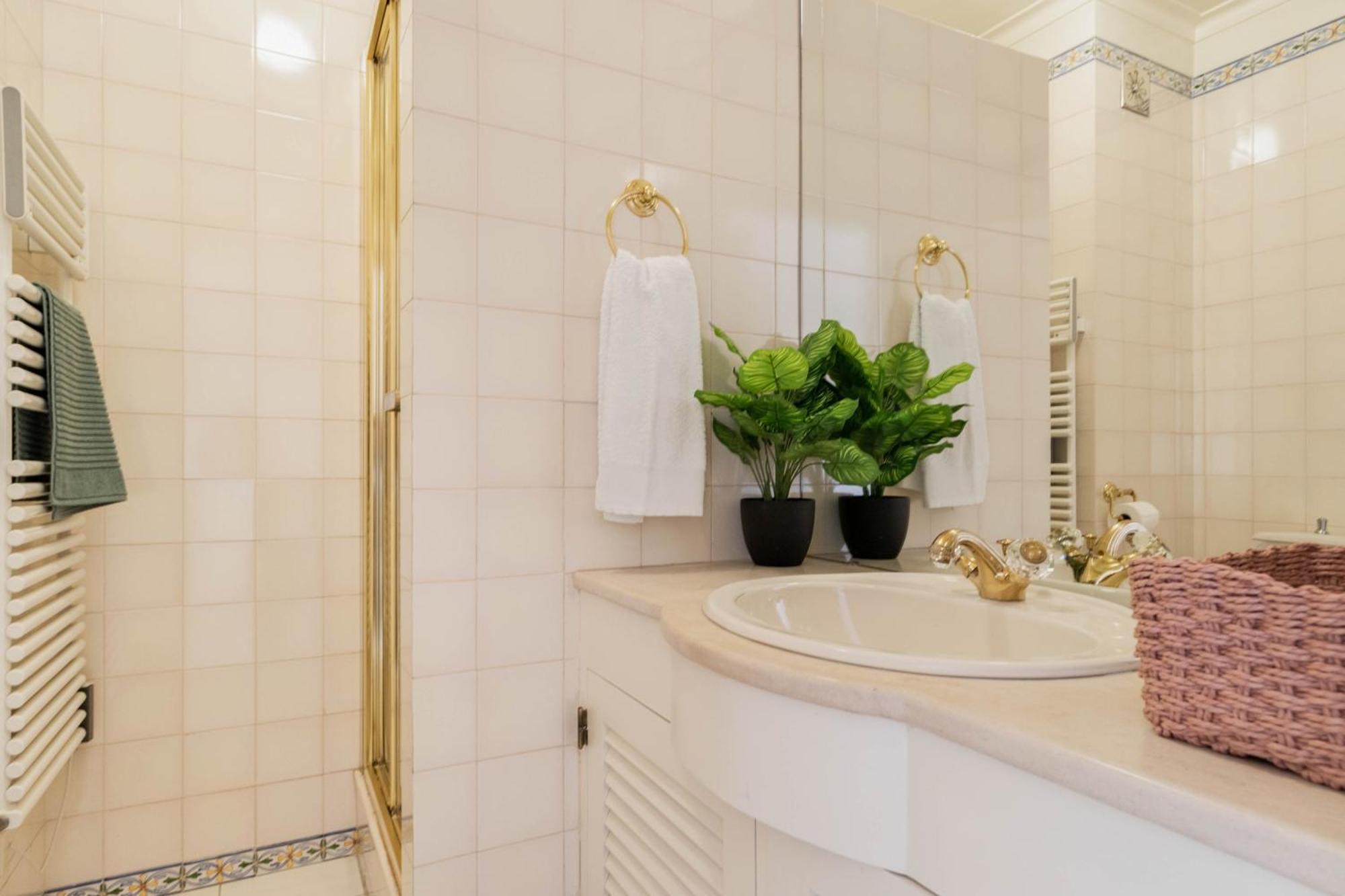 Apartment With Private Parking Cascais