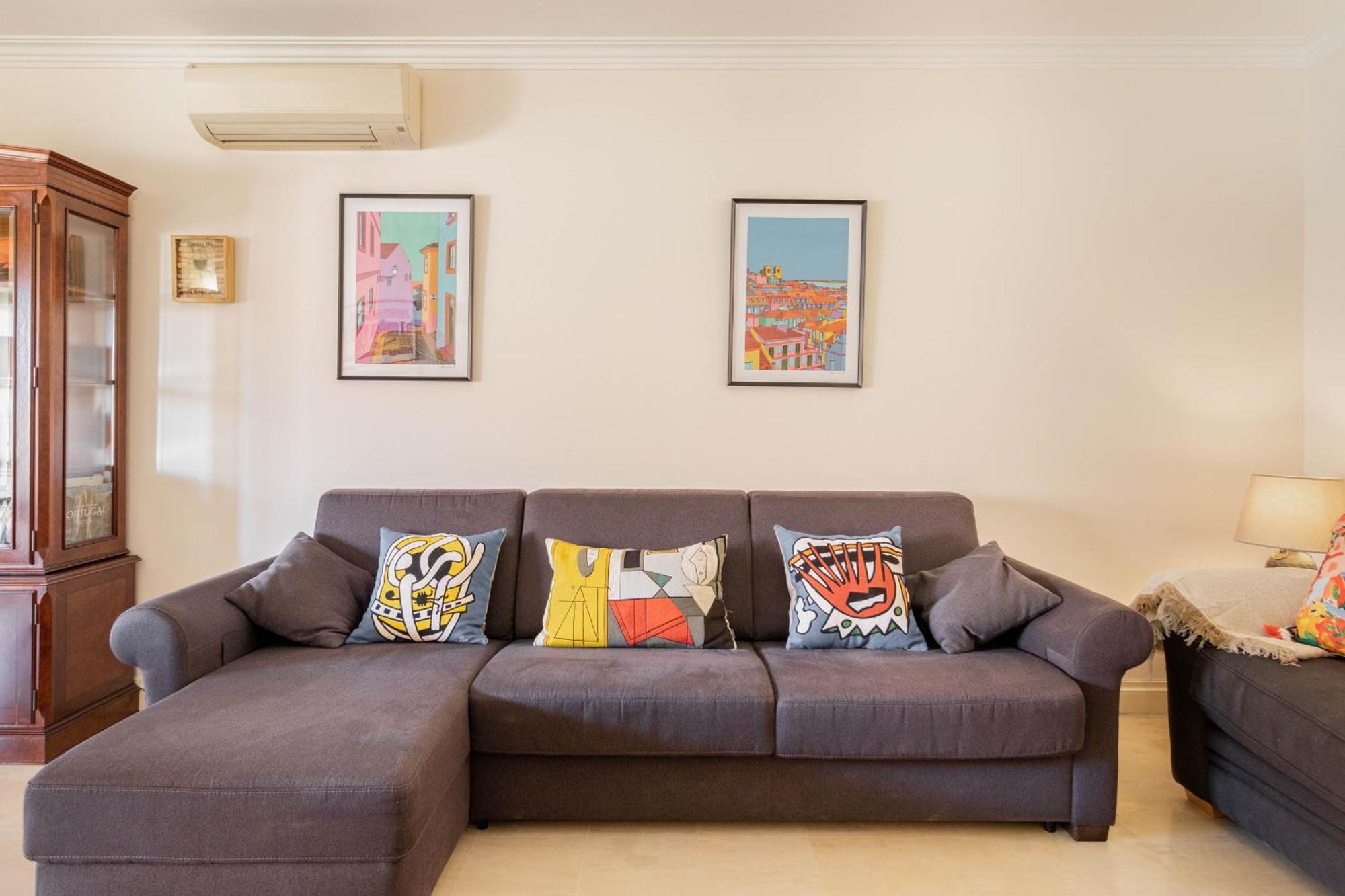 Apartment With Private Parking *