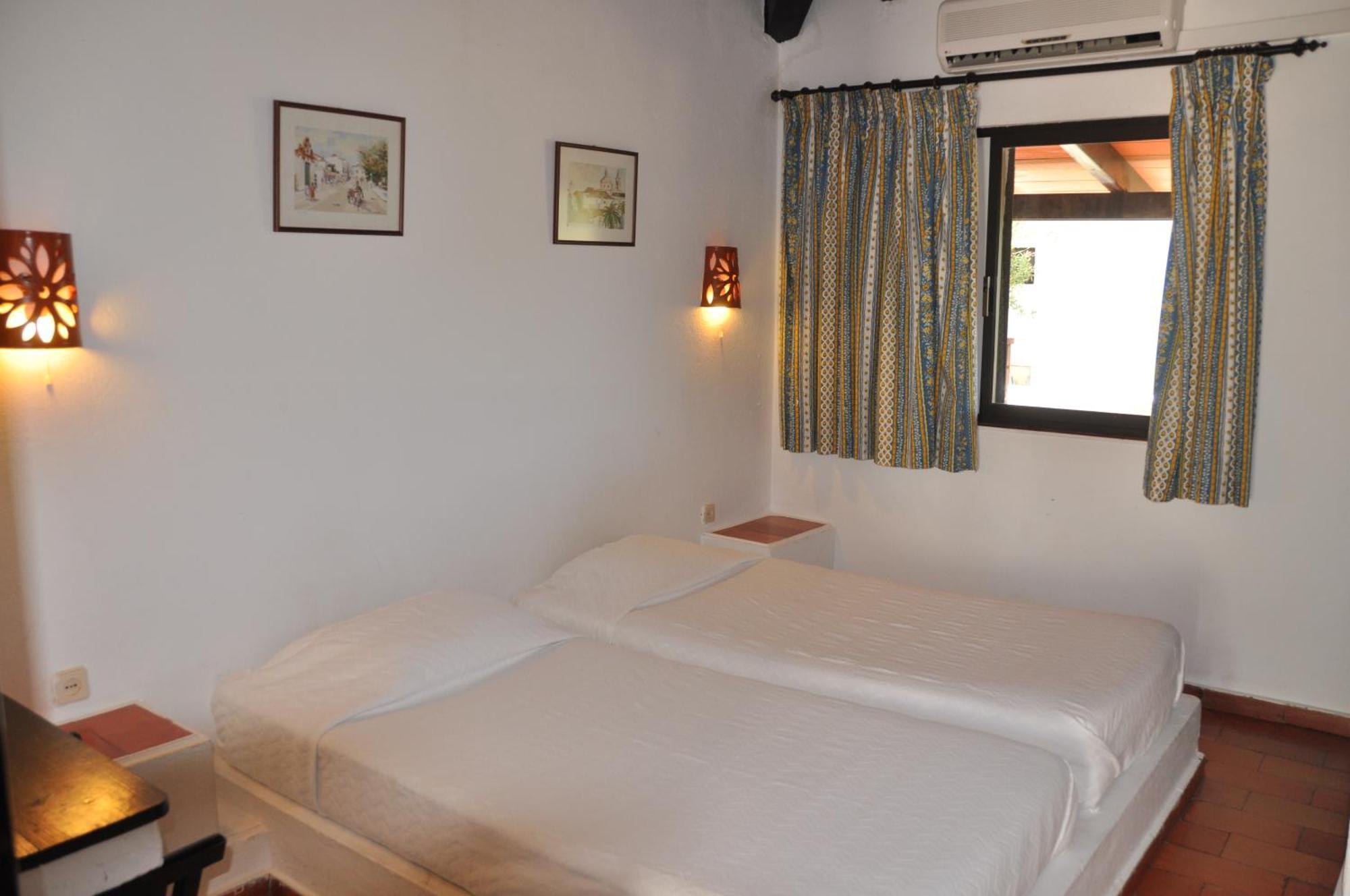 Pedras Da Rainha Resort 3*