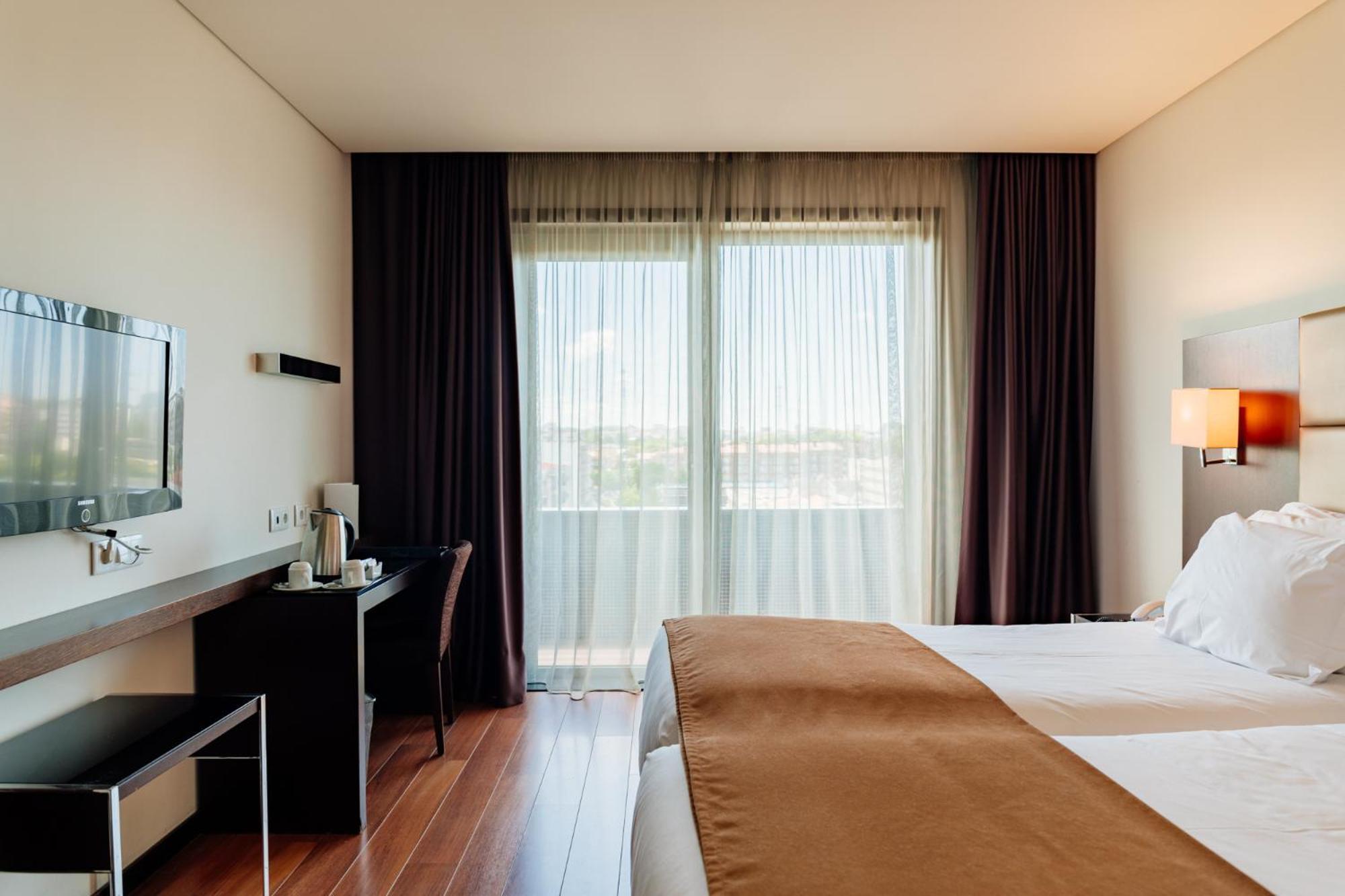 Axis Porto Business & Hotel 4*