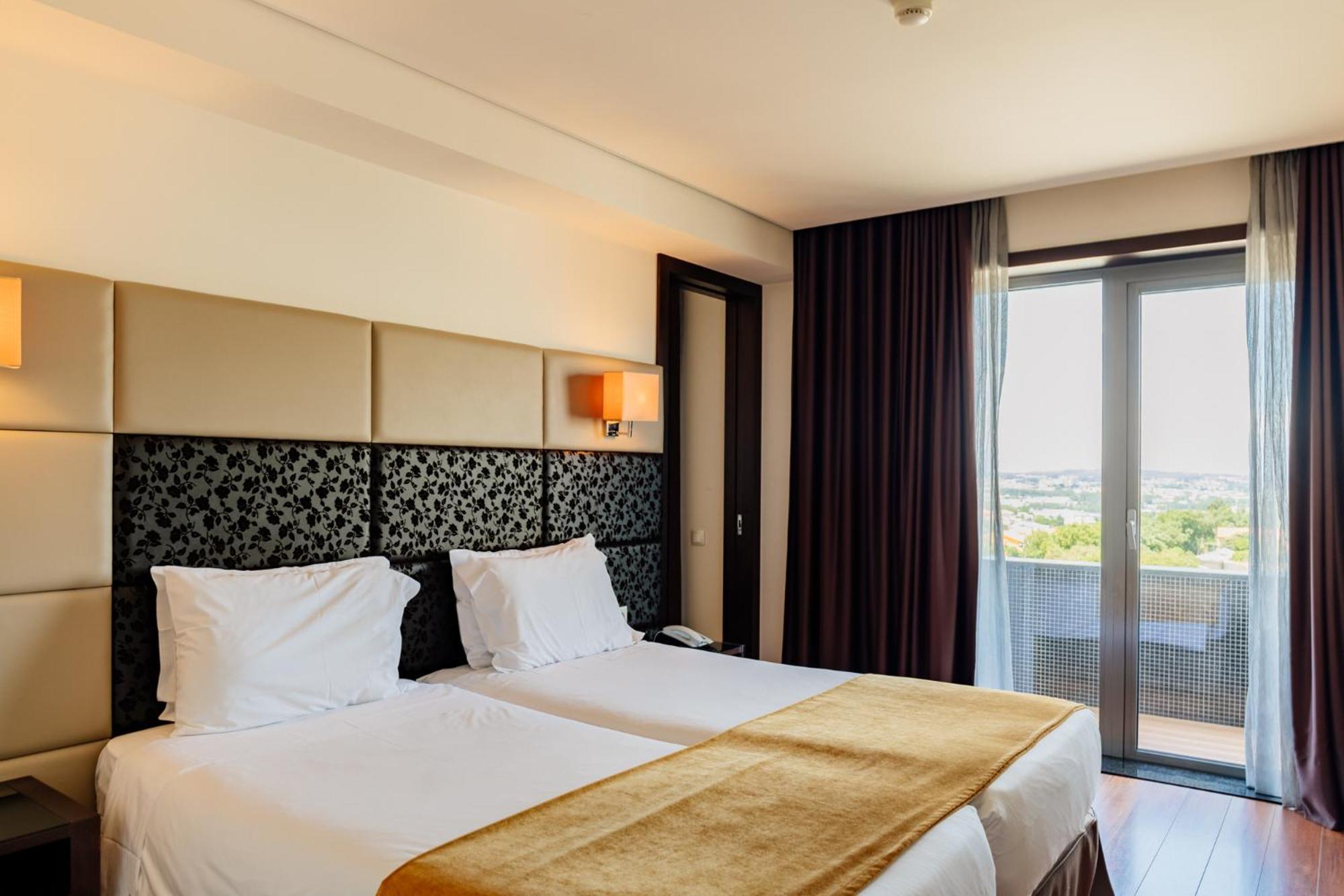 Axis Porto Business & Hotel 4*