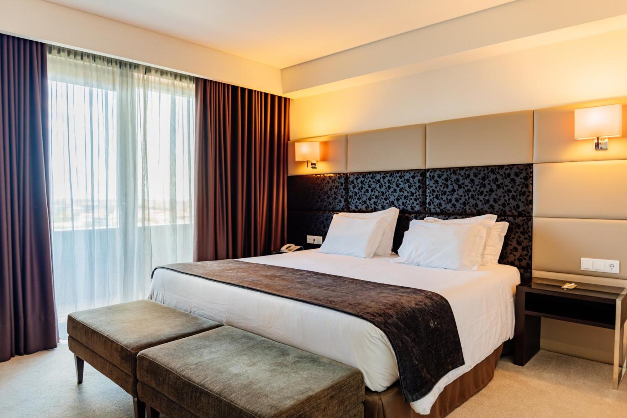 Axis Porto Business &