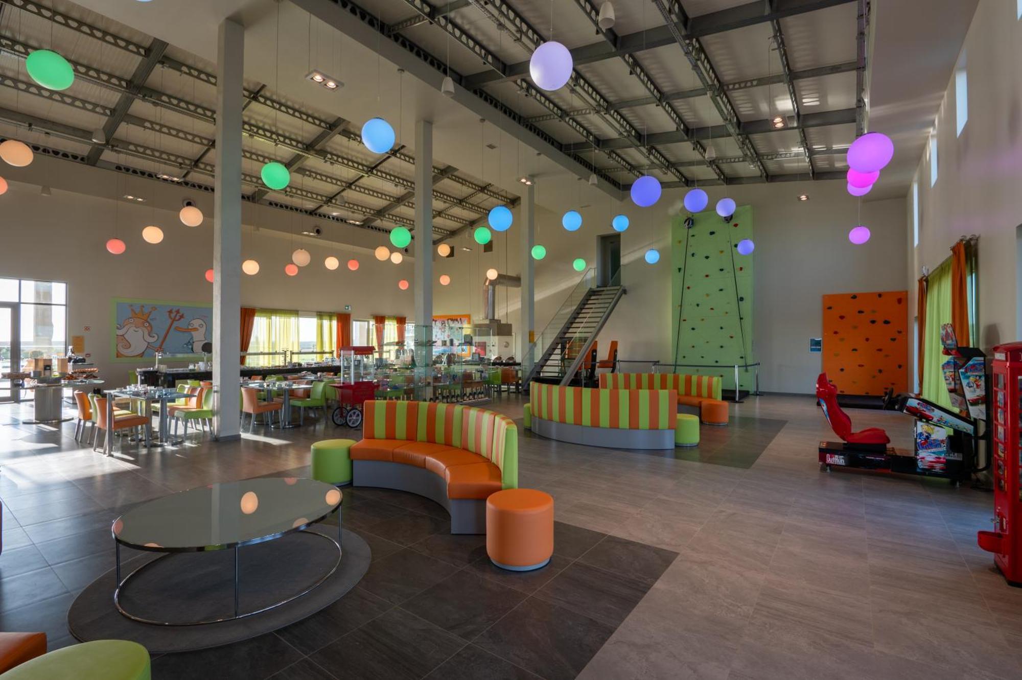 Vila Gale Nep Kids 4*