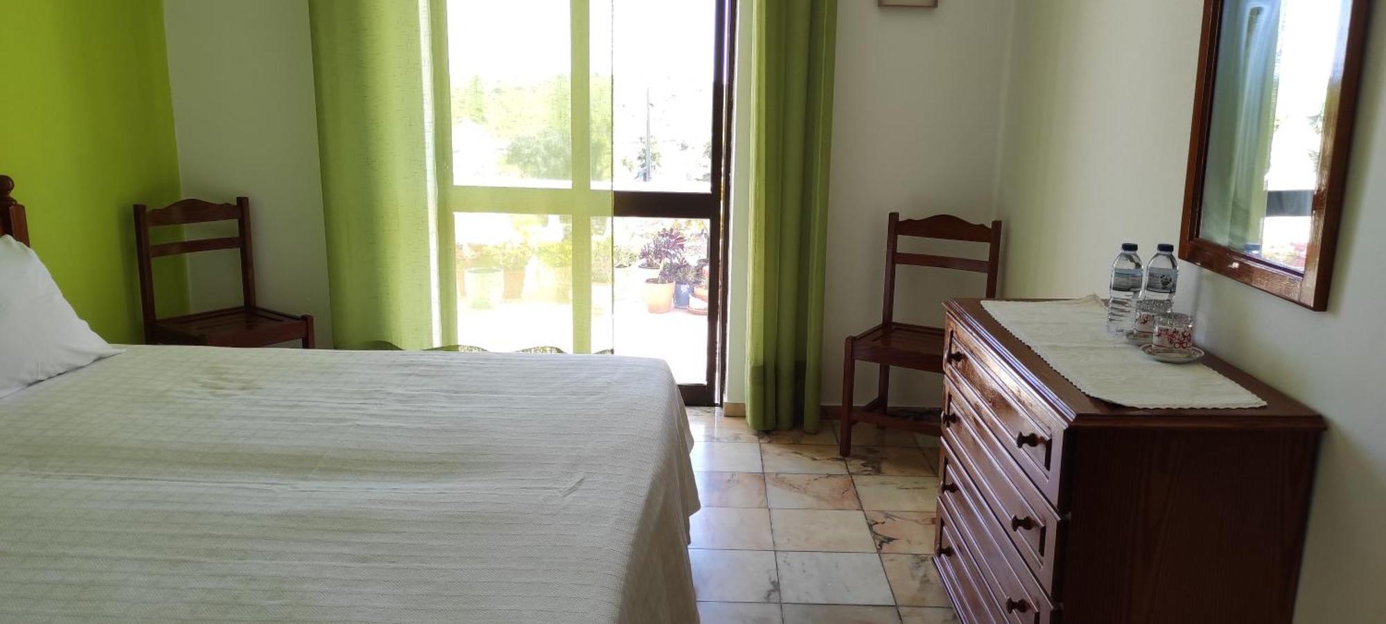 Guest house Vivenda Familia Pedro Vila do Bispo