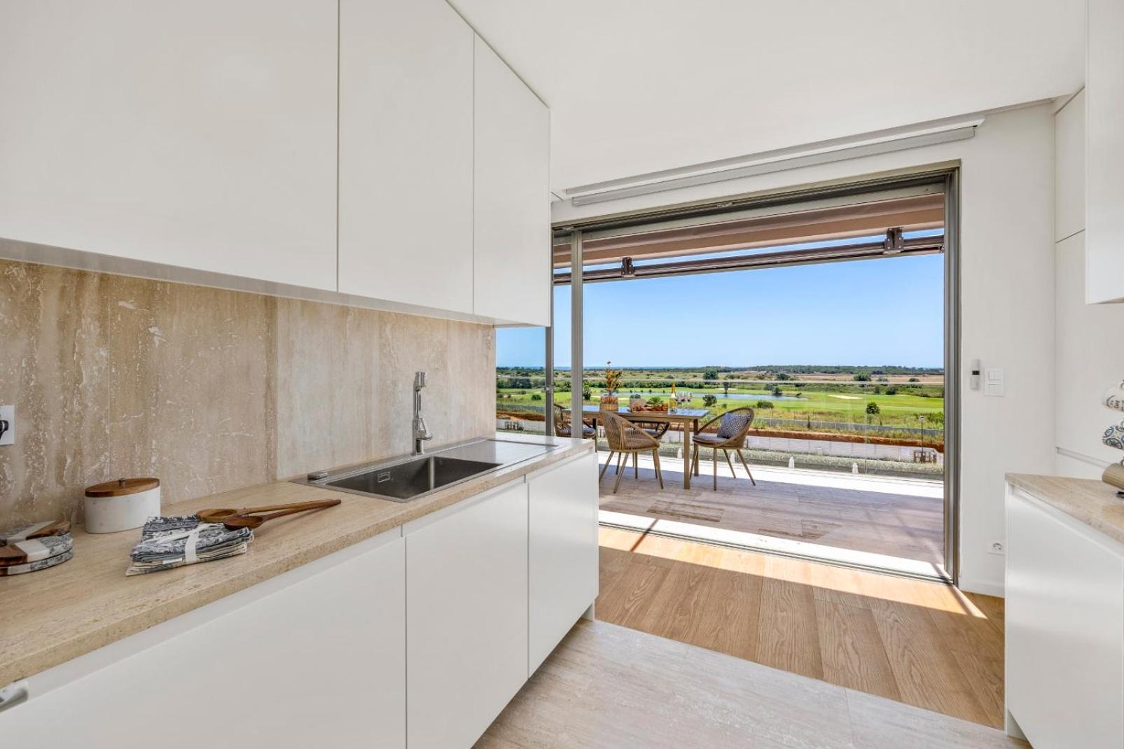 Vilamoura Luxury Retreat With Pool, Garden And Near