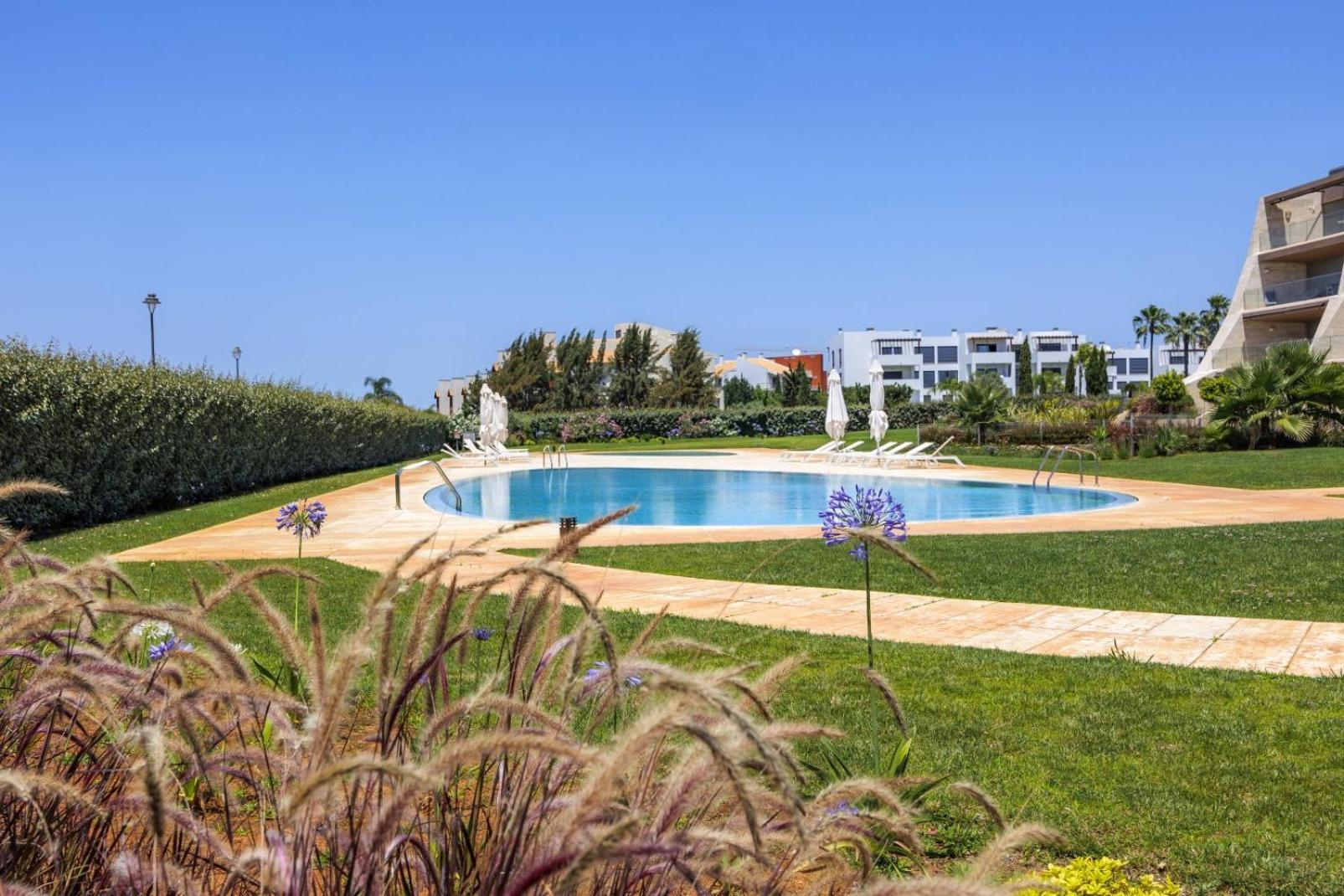 Vilamoura Luxury Retreat With Pool, Garden And Near Apartment *