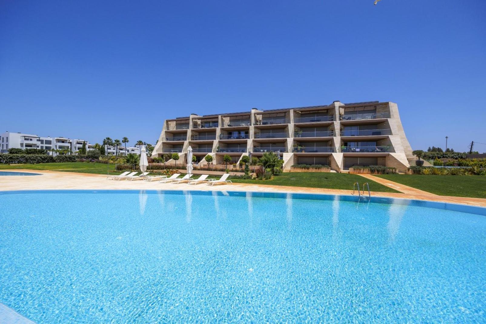 Vilamoura Luxury Retreat With Pool, Garden And Near Quarteira