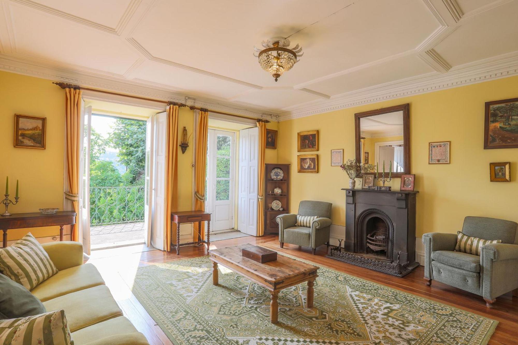 Outeiro Tuias - Manor House Guest house *