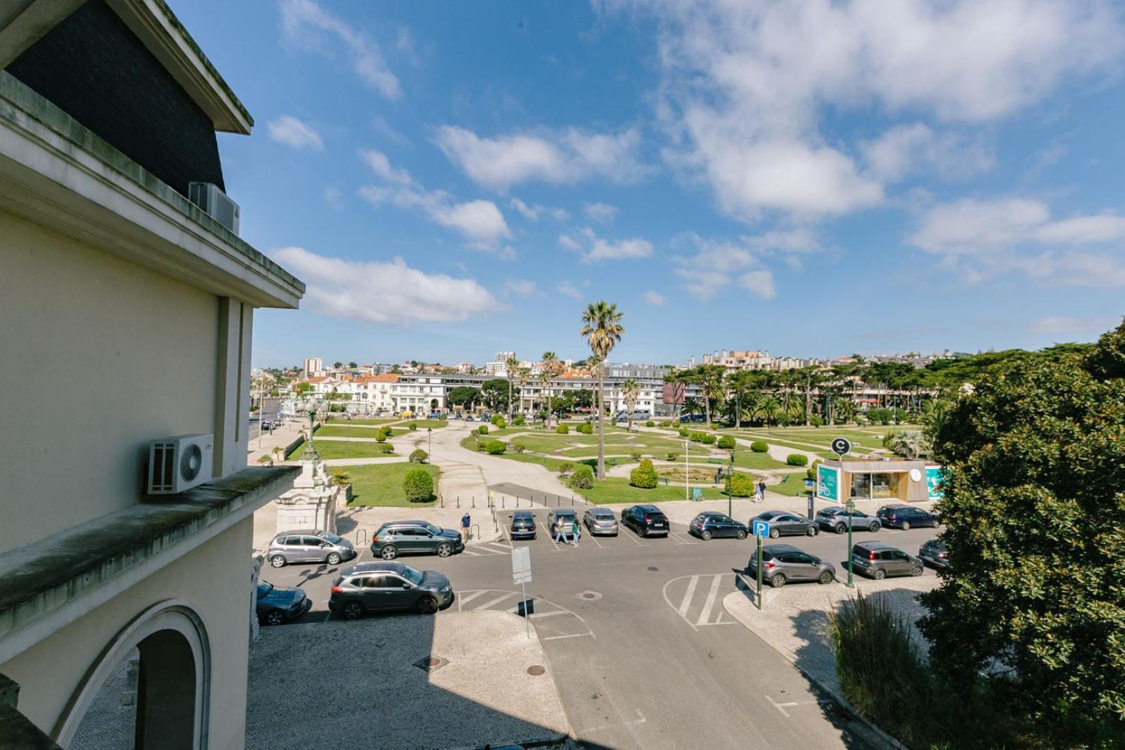 Rent4rest Beachfront Apartment