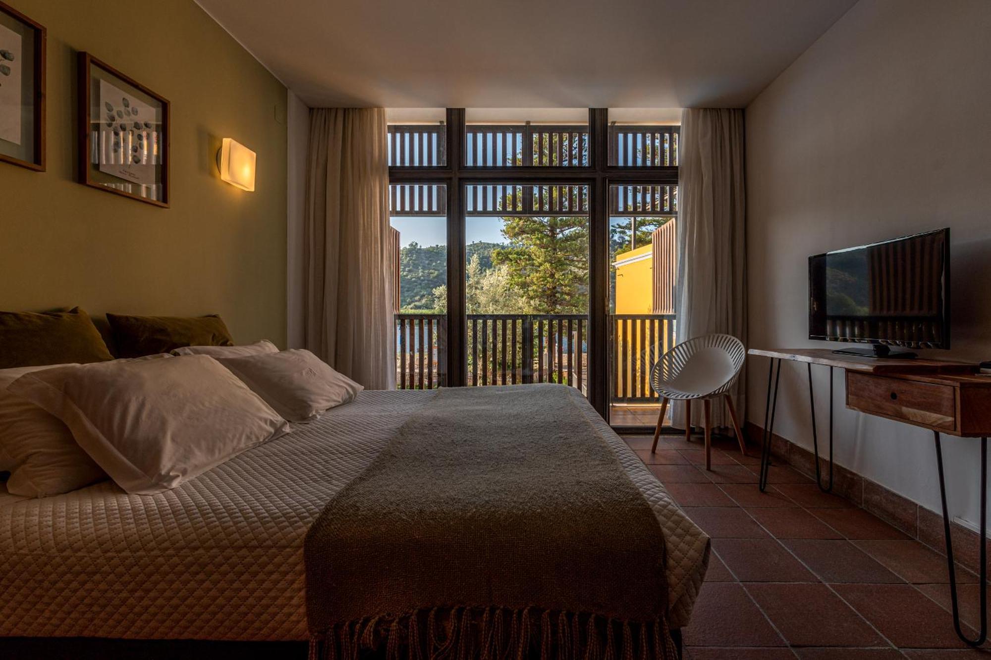 Alamal River Club Hotel