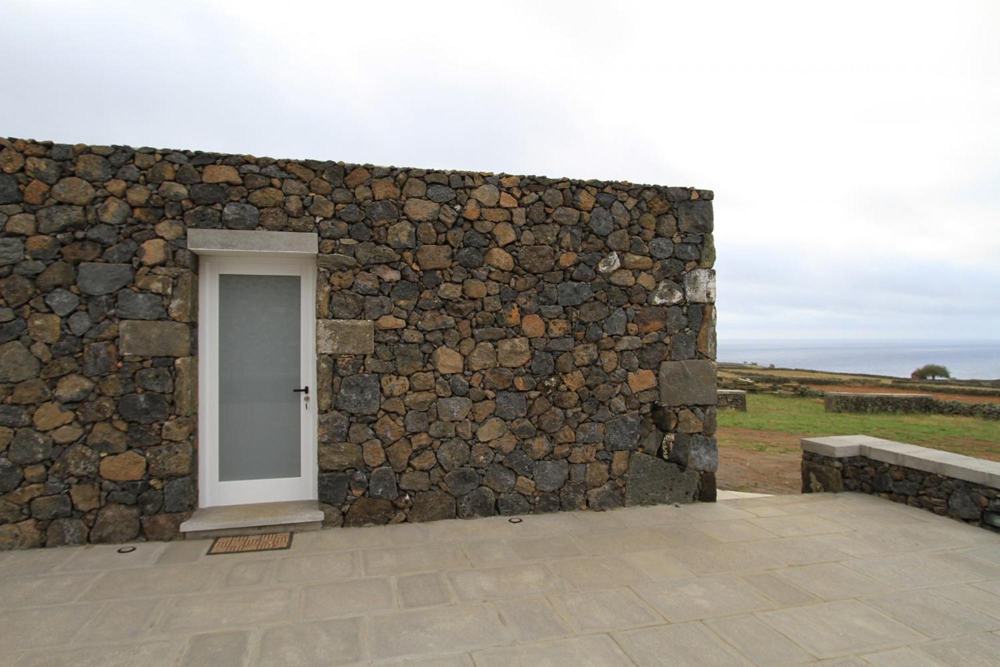 Casa Branca Do Porto Holiday home Cinco Ribeiras