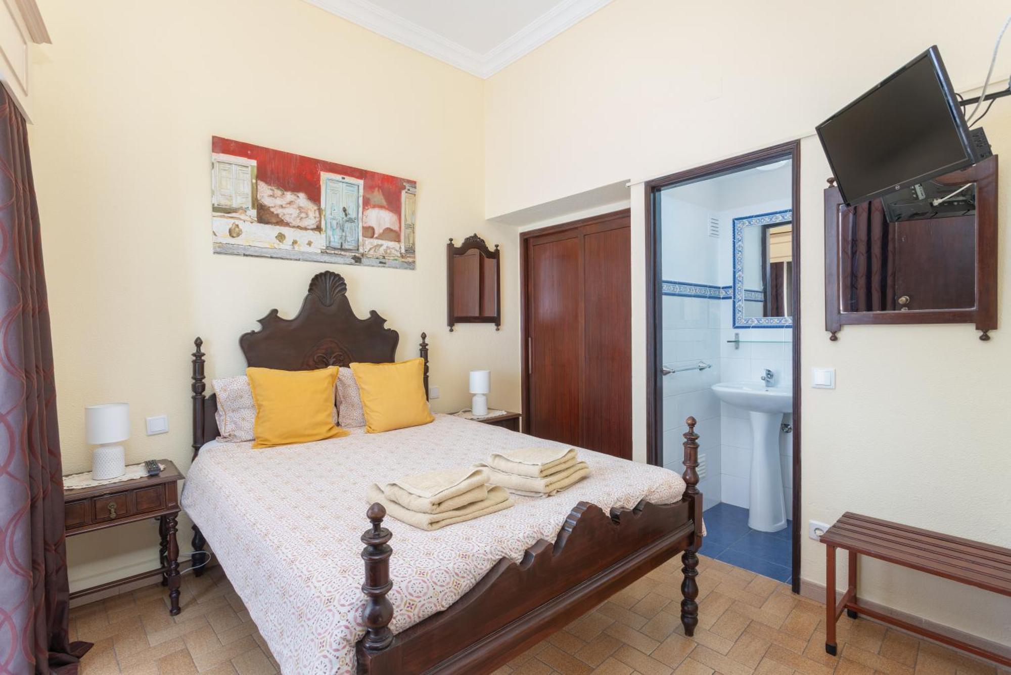 Al - Local Bicuar Guest house 3*