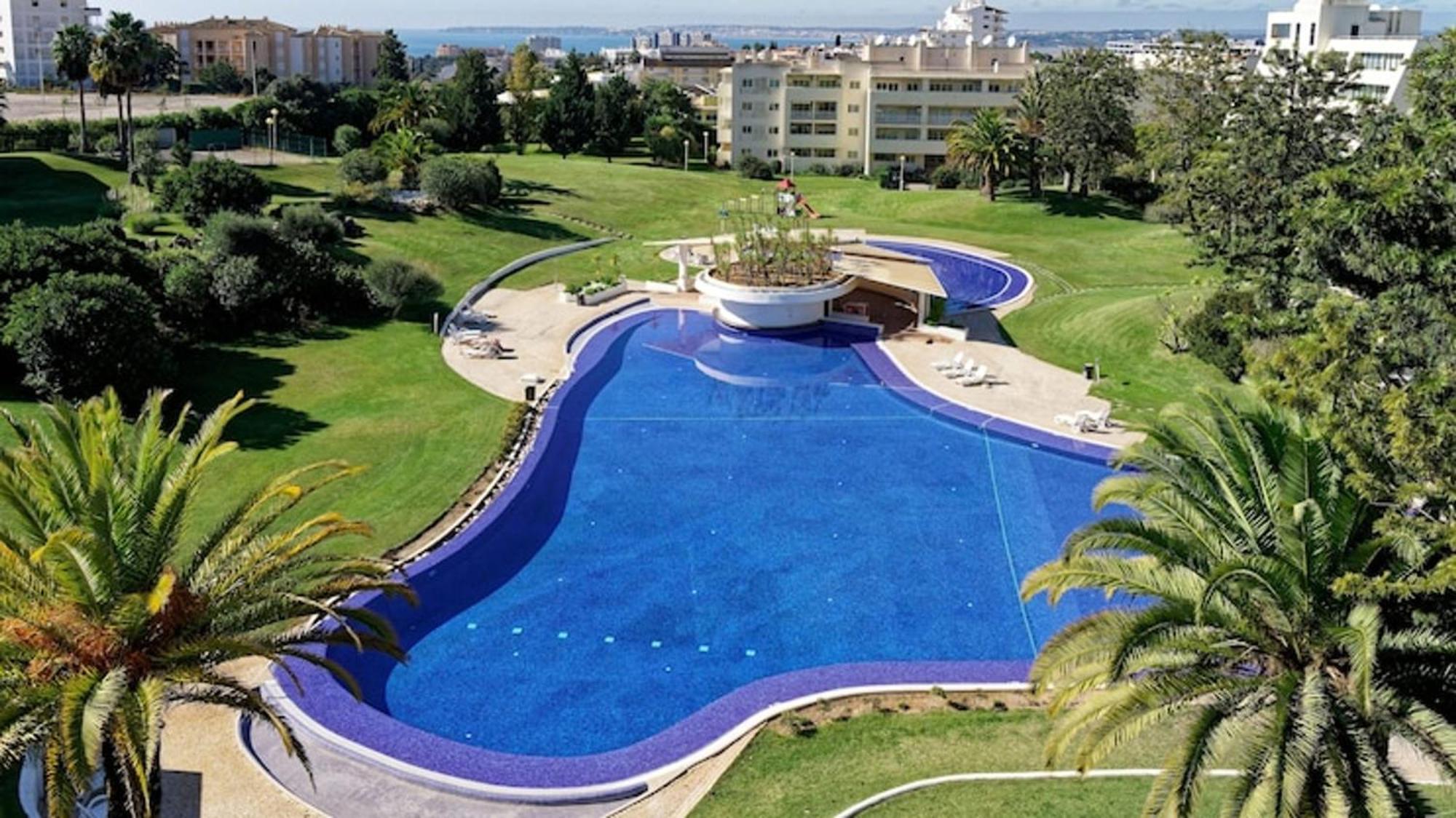 Oasis: Spacious With Shared Pool
