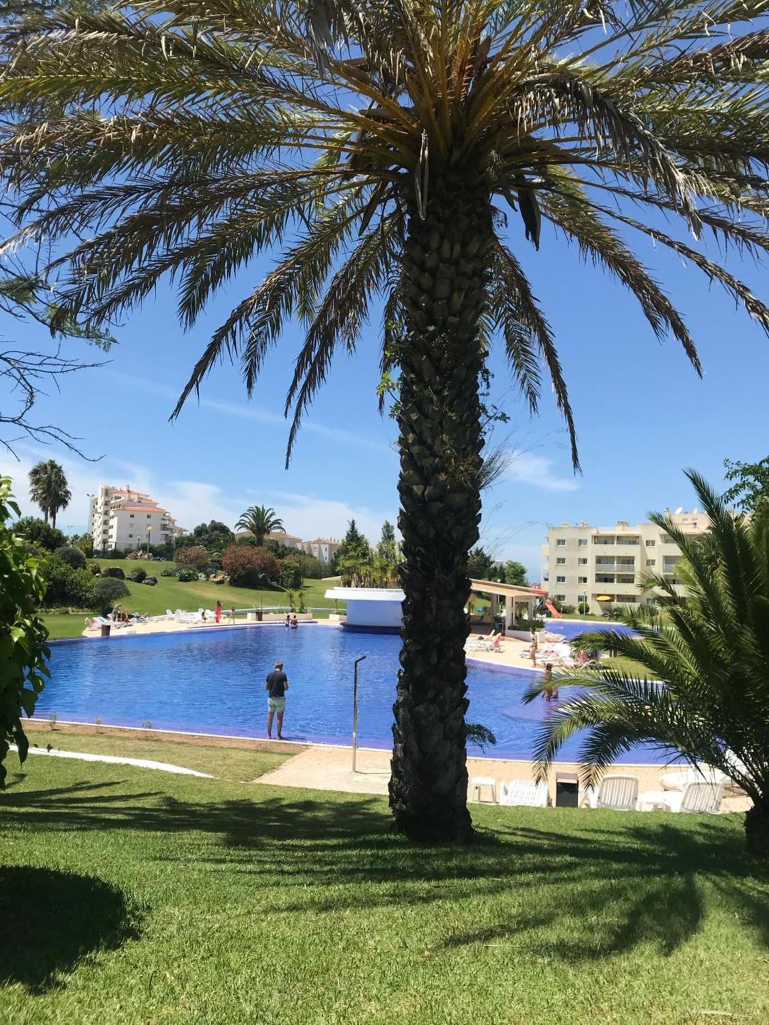 Apartment Oasis: Spacious With Shared Pool Alvor