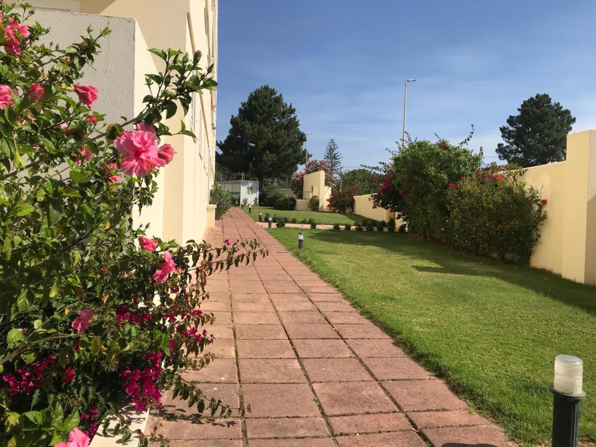 Oasis: Spacious With Shared Pool * Alvor