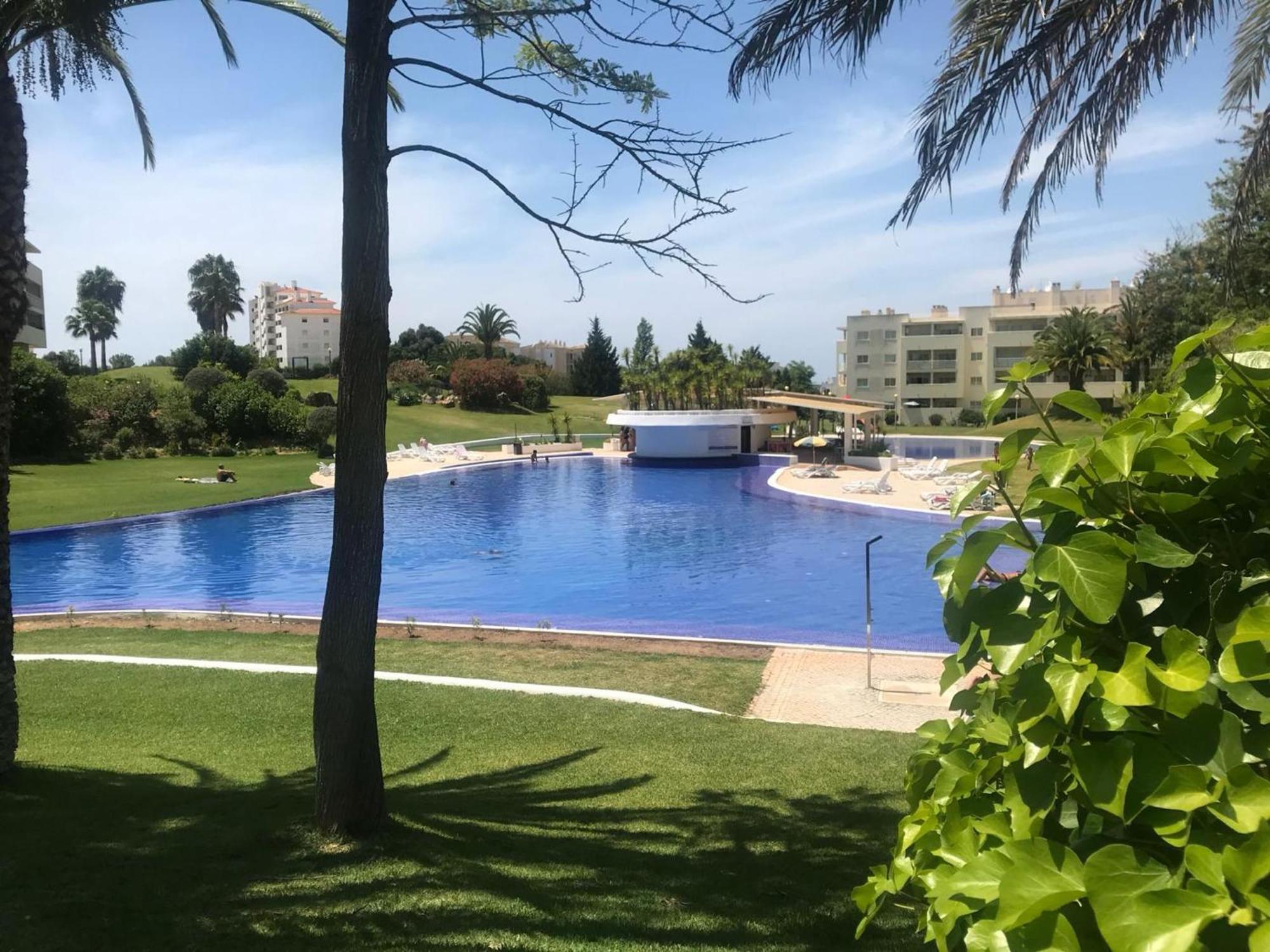 Oasis: Spacious With Shared Pool Apartment Alvor