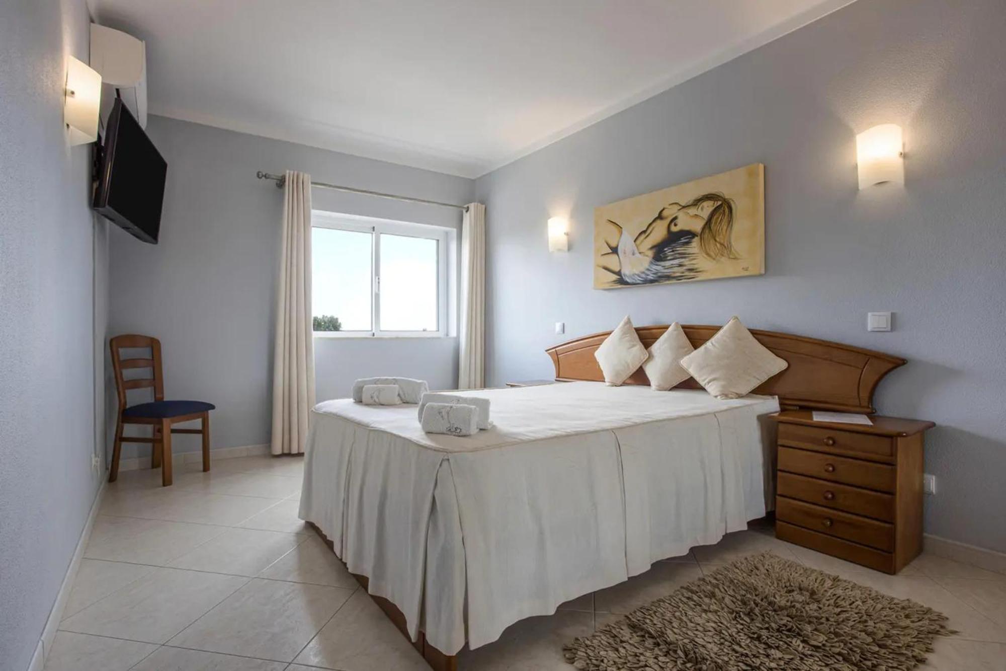 Oasis: Spacious With Shared Pool