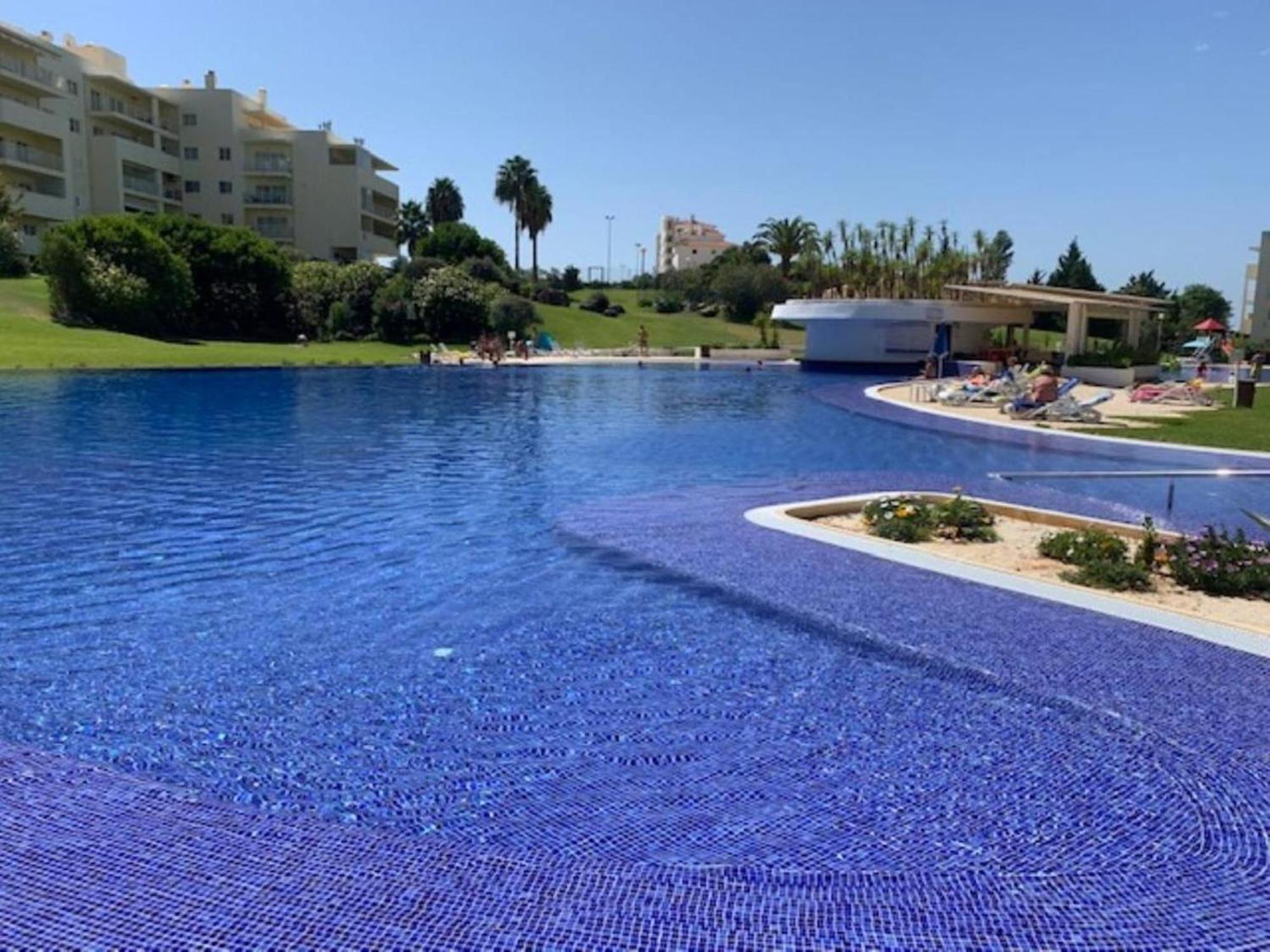 Oasis: Spacious With Shared Pool * Alvor
