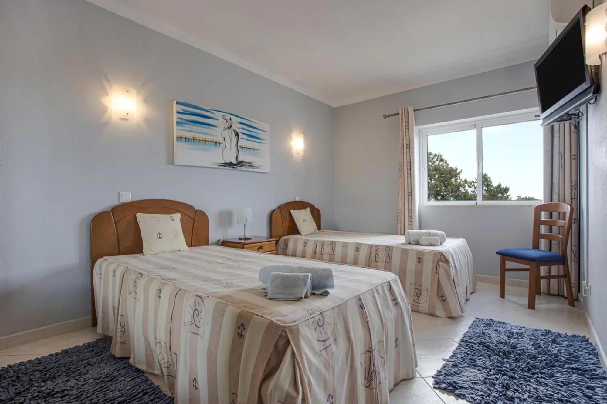 Apartment Oasis: Spacious With Shared Pool
