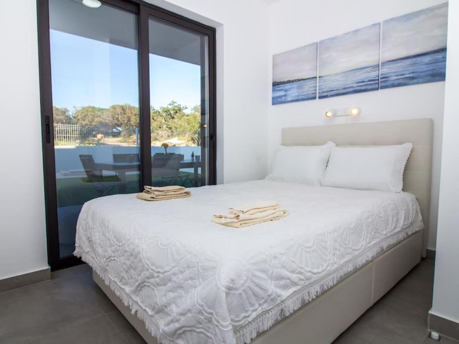 Villa Bonjour House - Sea View & Pool And Garden & Bbq