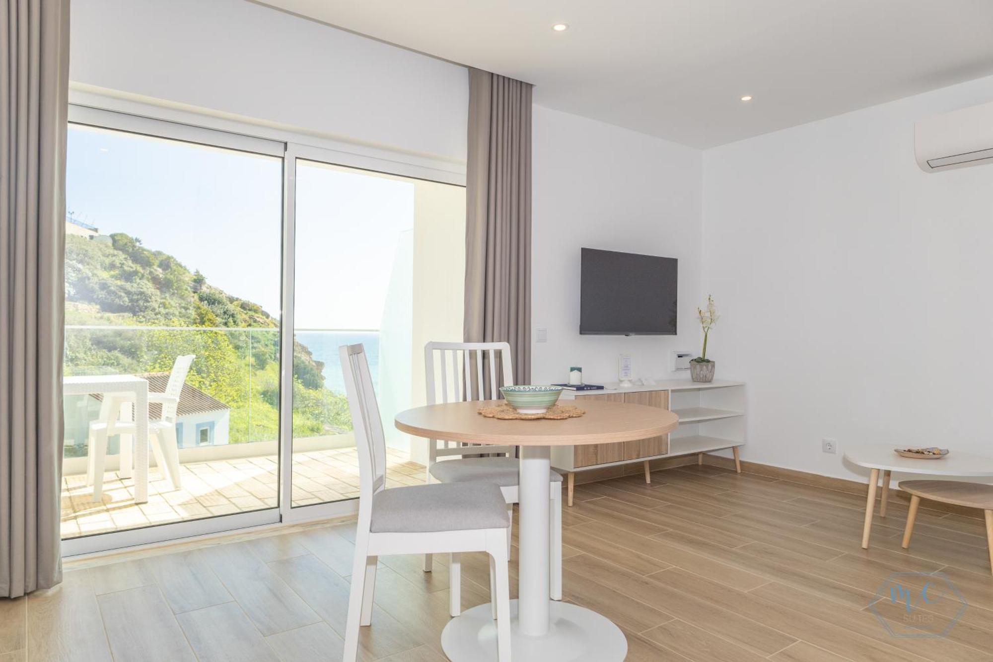 Mc With Amazing Front Sea View Apartment