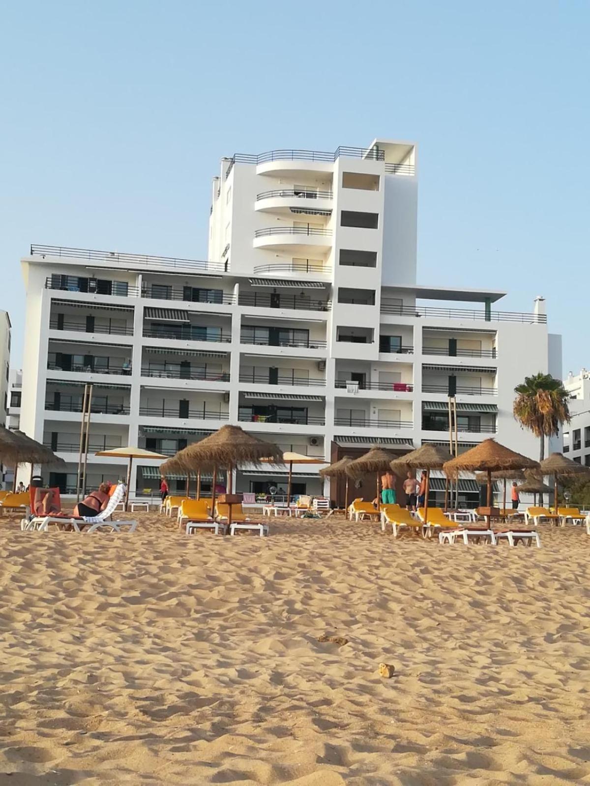 Beachfront Flat With Pool Apartamento