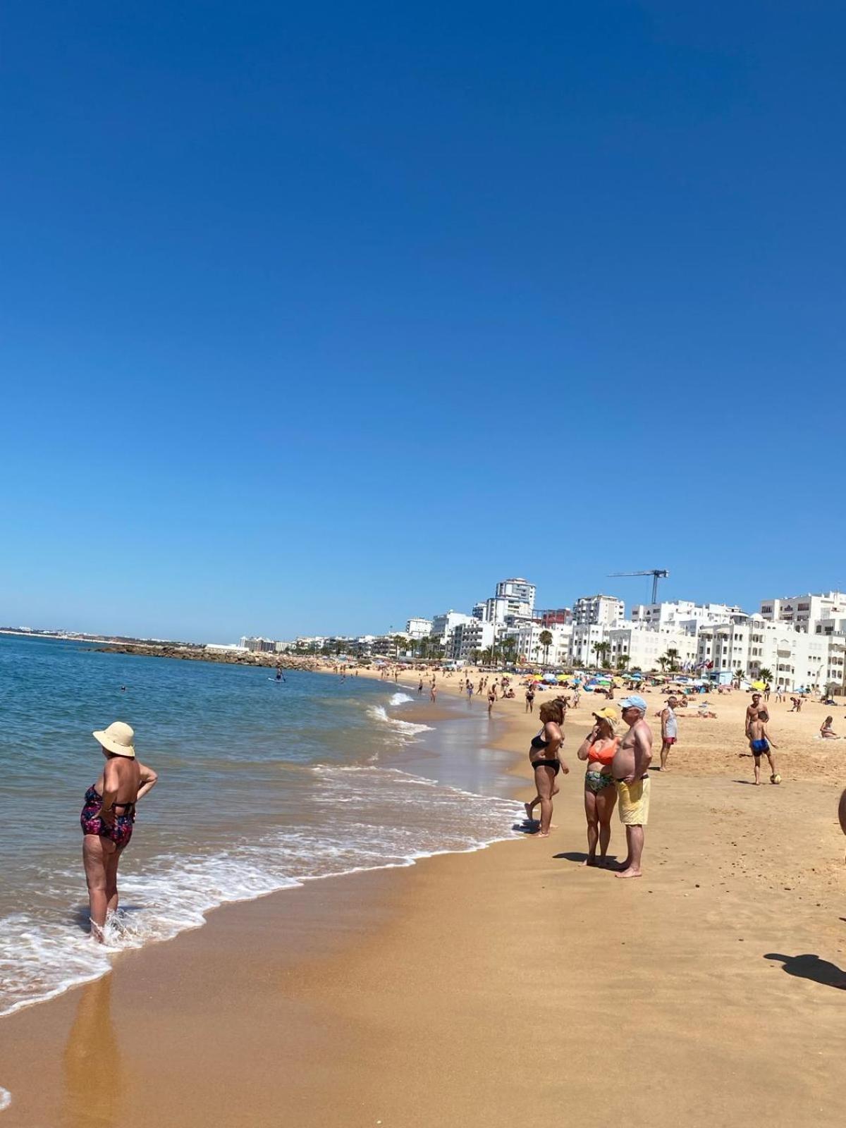 Beachfront Flat With Pool Apartamento Quarteira