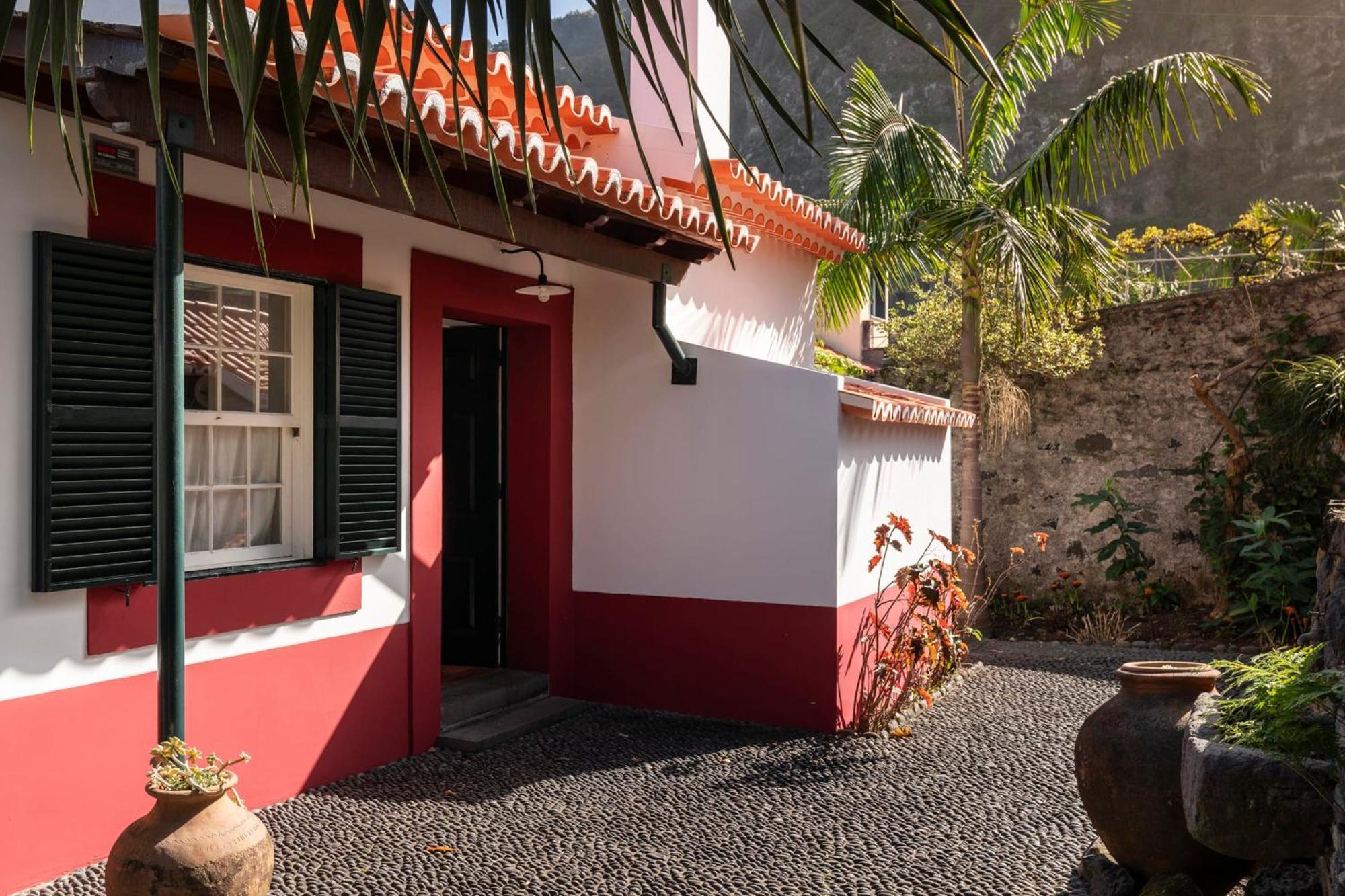 Casa Do Terreiro By An Island *
