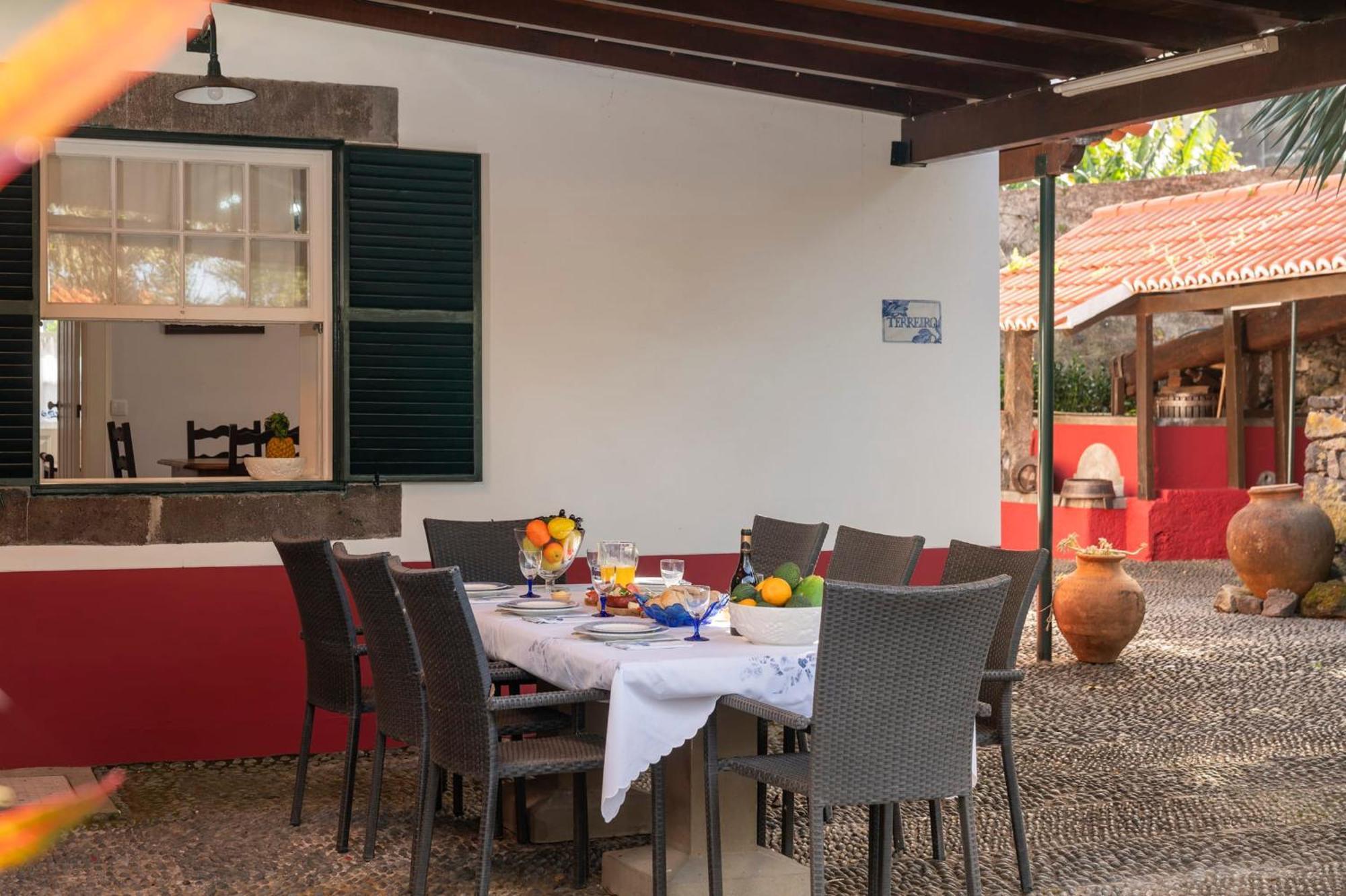 Casa Do Terreiro By An Island