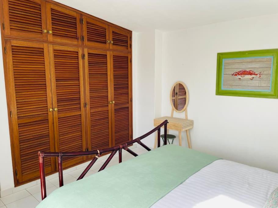 Self-contained Floor Of Quinta / Guia (Faro)