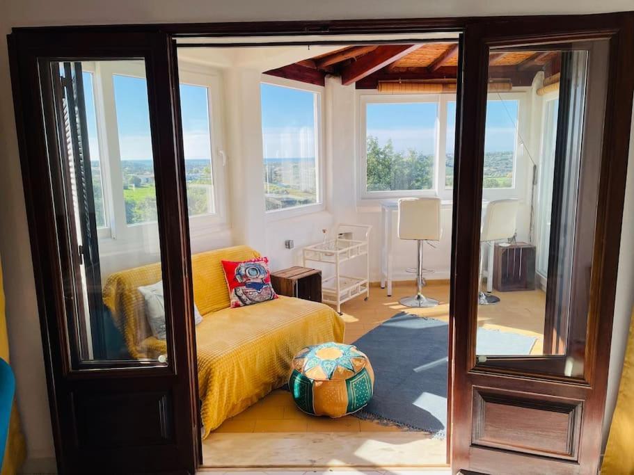 Self-contained Floor Of Quinta / Guia (Faro)