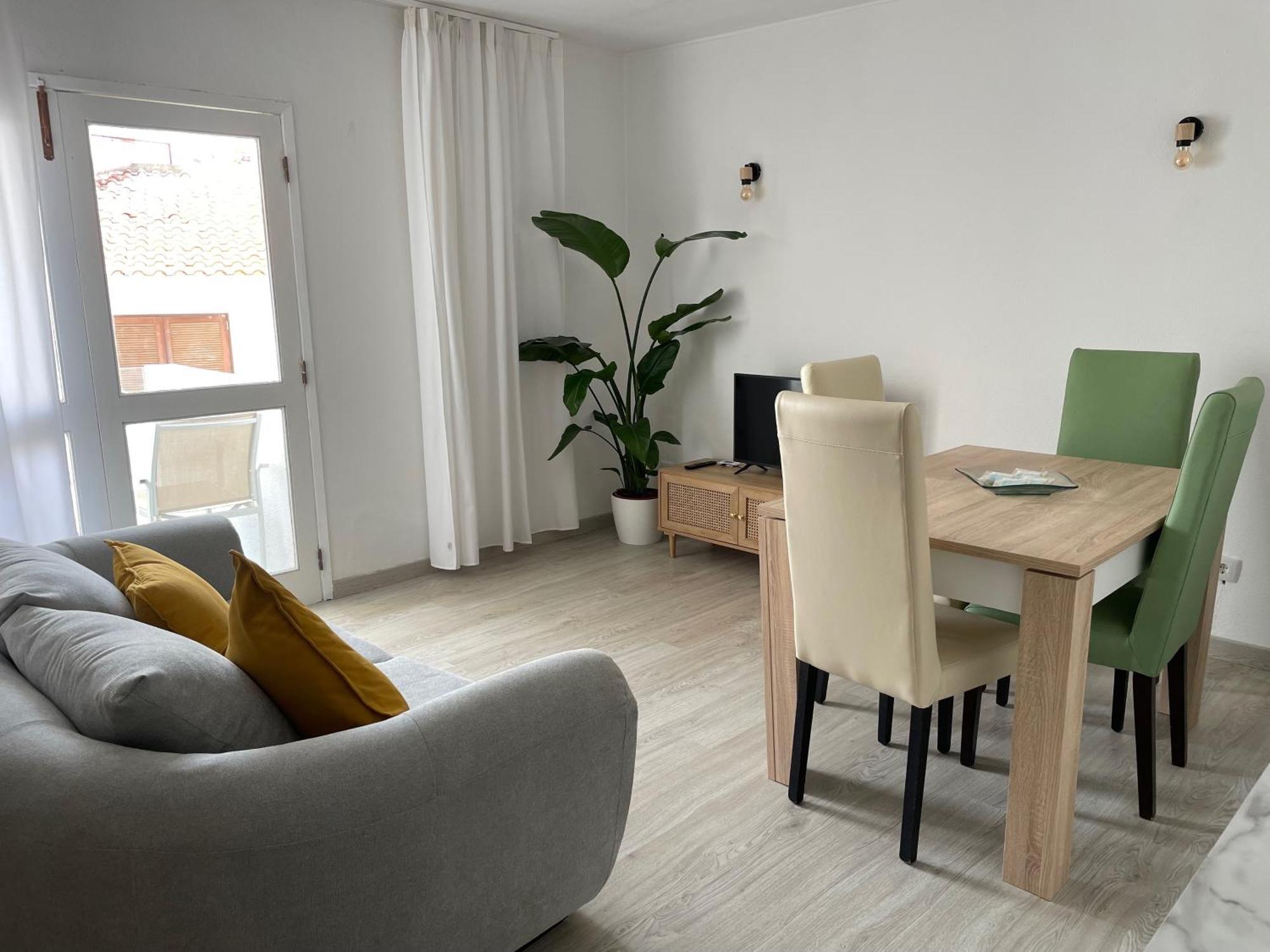 New! 50 Meters From The Apartment