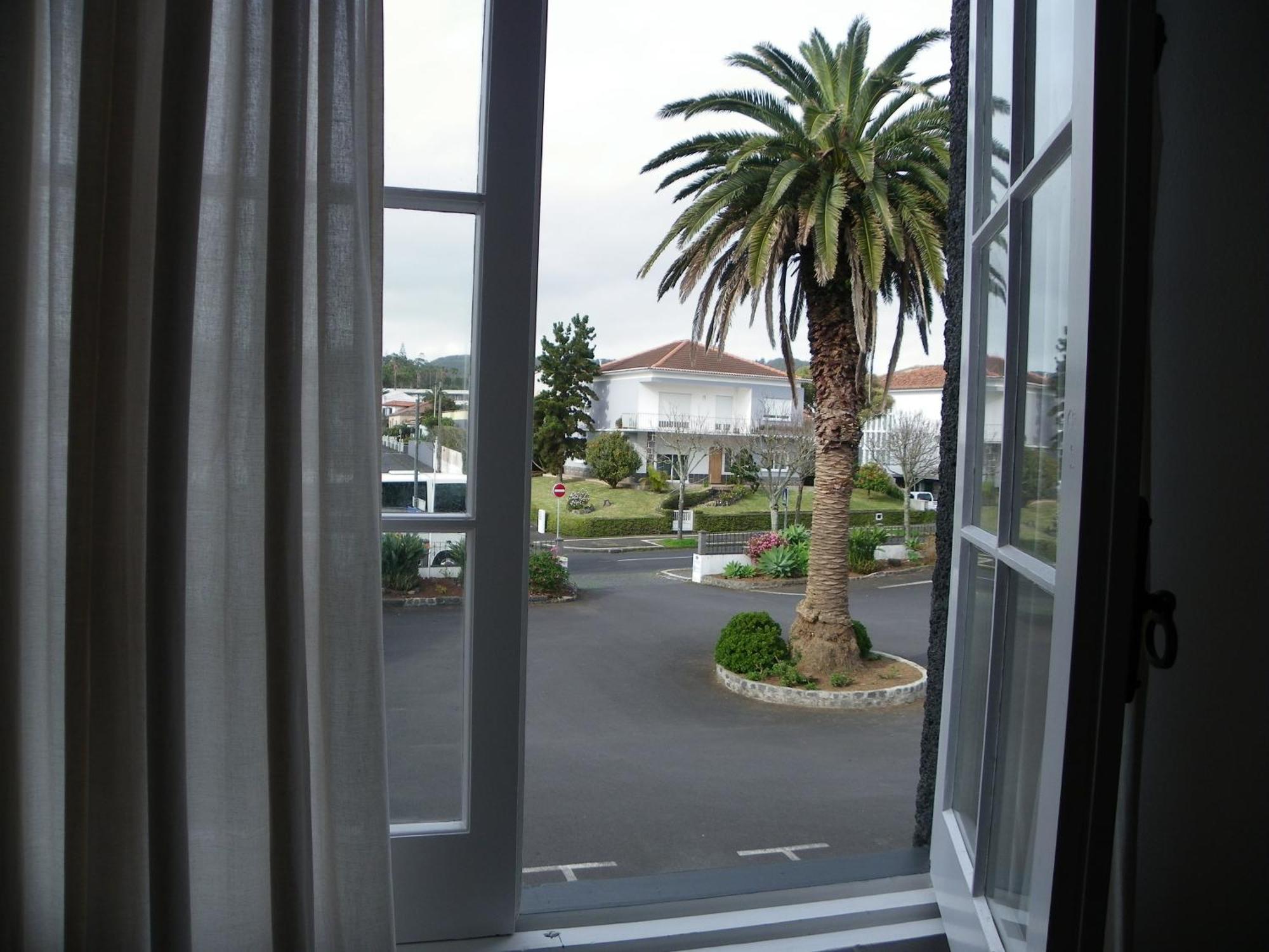 Lagoa & Albergue Lagoa (Azores)