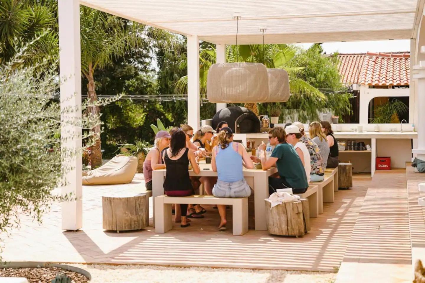 Villa Tiny Whale Lodge, A Unique Space For Groups Bensafrim