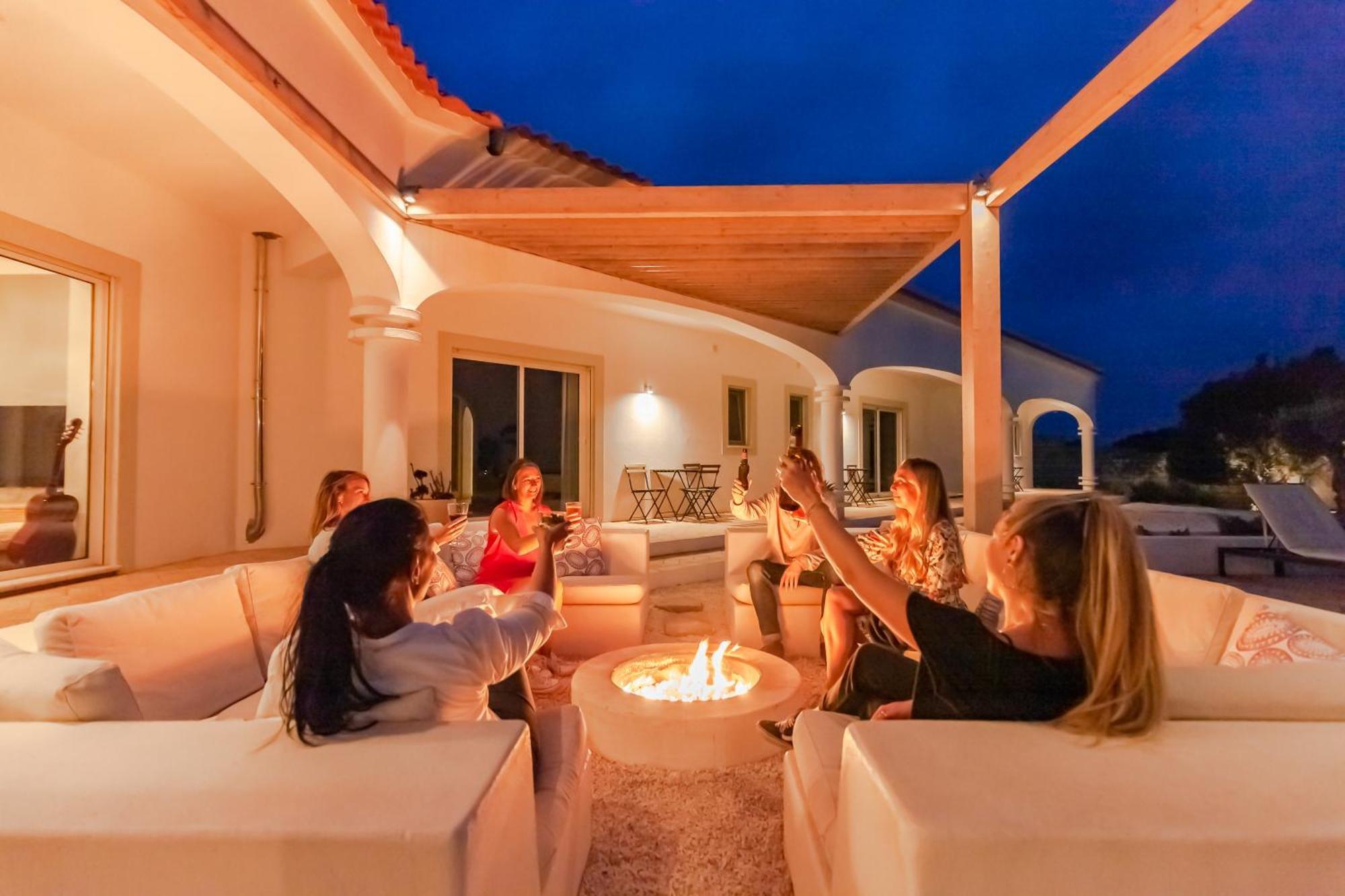 Tiny Whale Lodge, A Unique Space For Groups Villa *