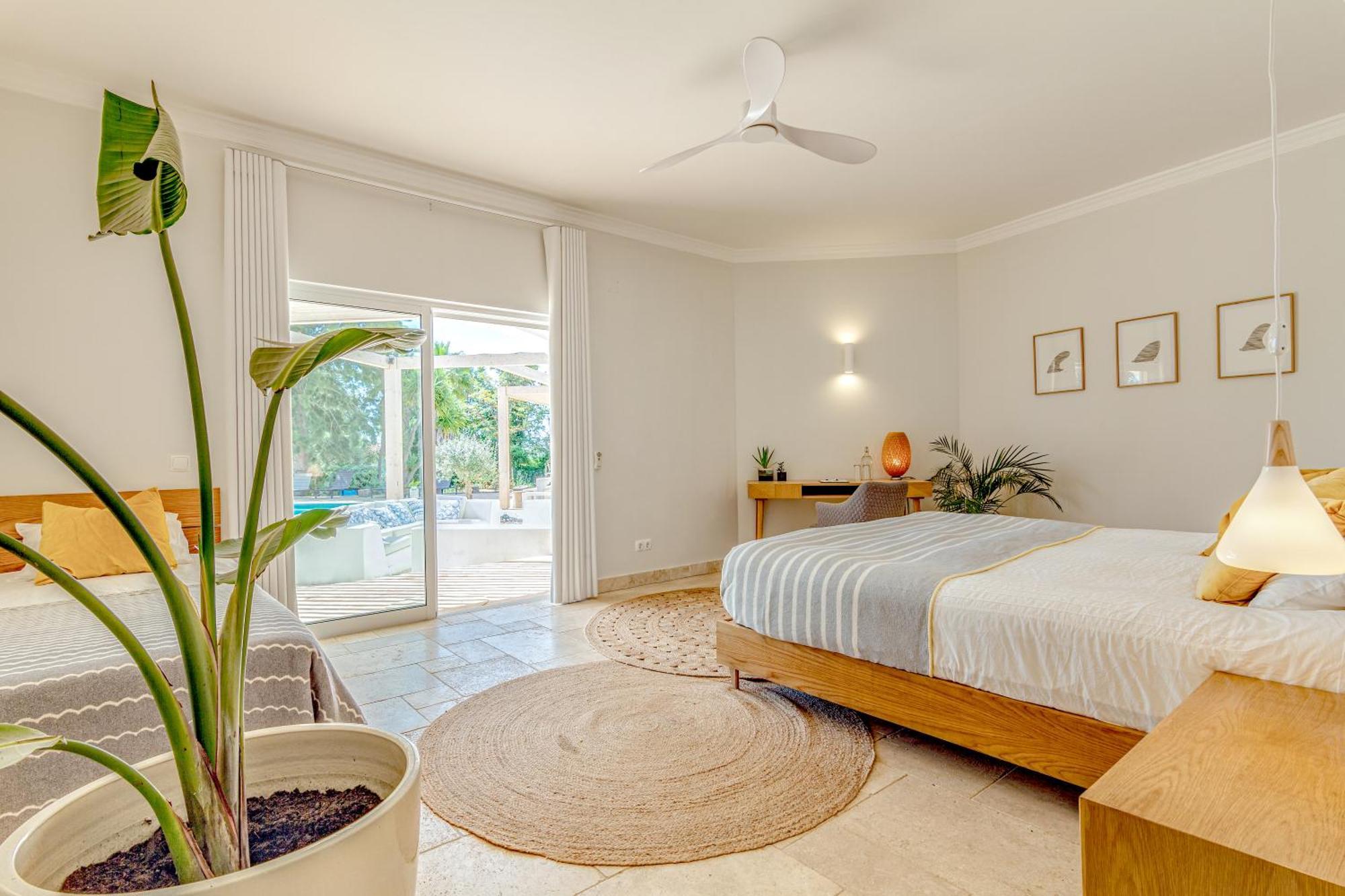 Tiny Whale Lodge, A Unique Space For Groups Bensafrim