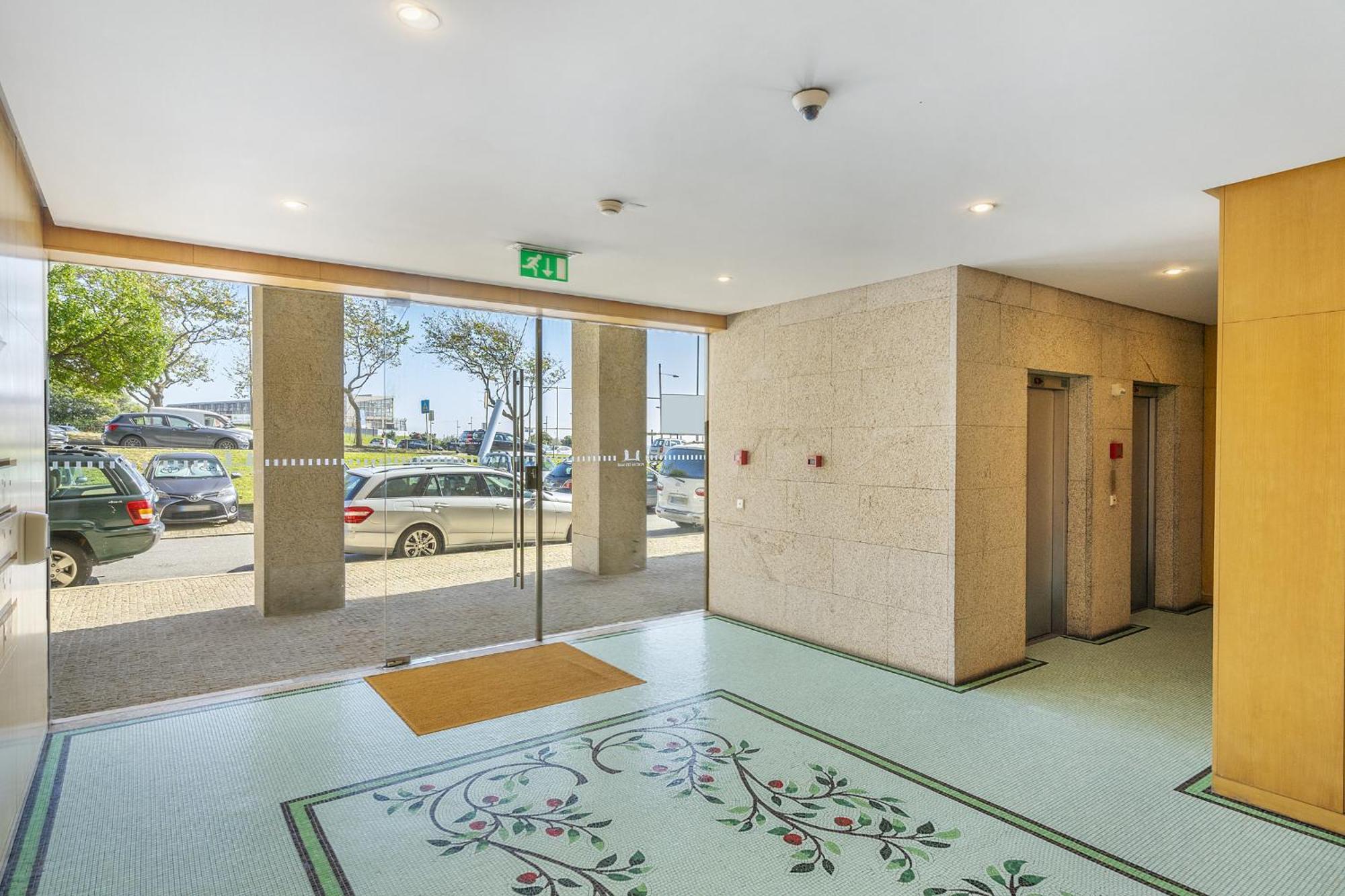 Luxury Living By The Sea Marvel Apartment