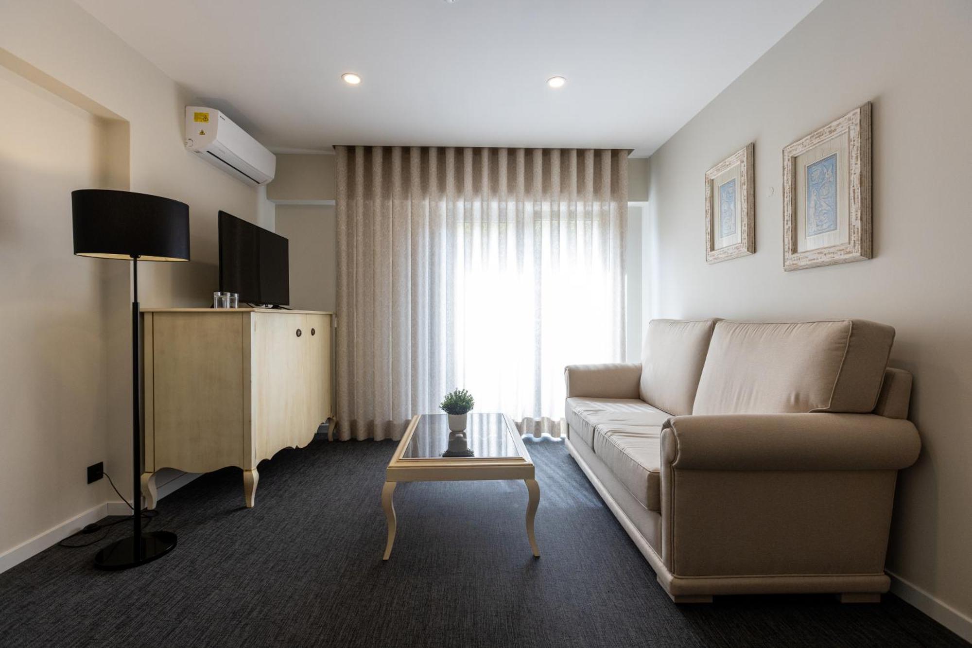 Afonso V & Hotel 3*