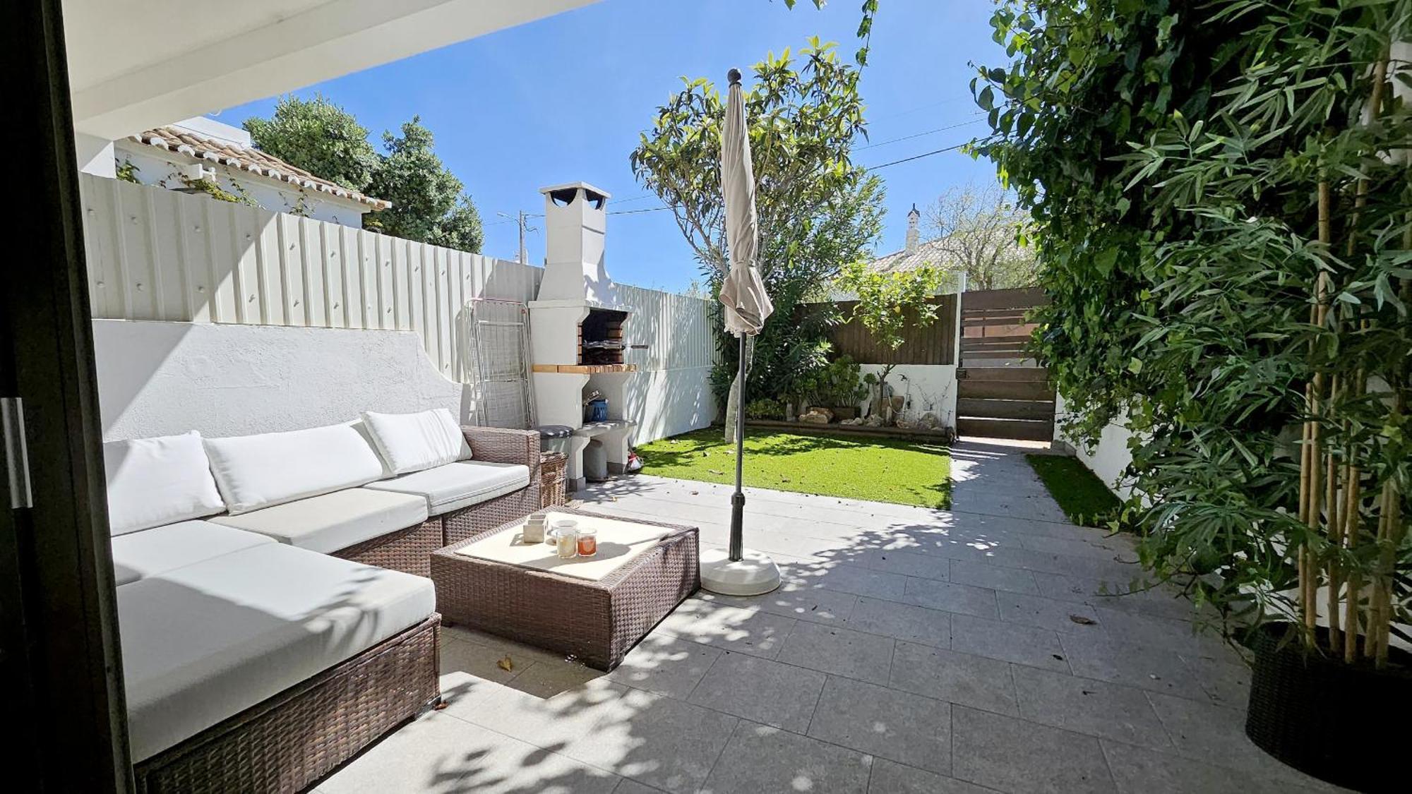 Magnific With A Cozy Garden, 5 Minutes To The Apartamento Albufeira
