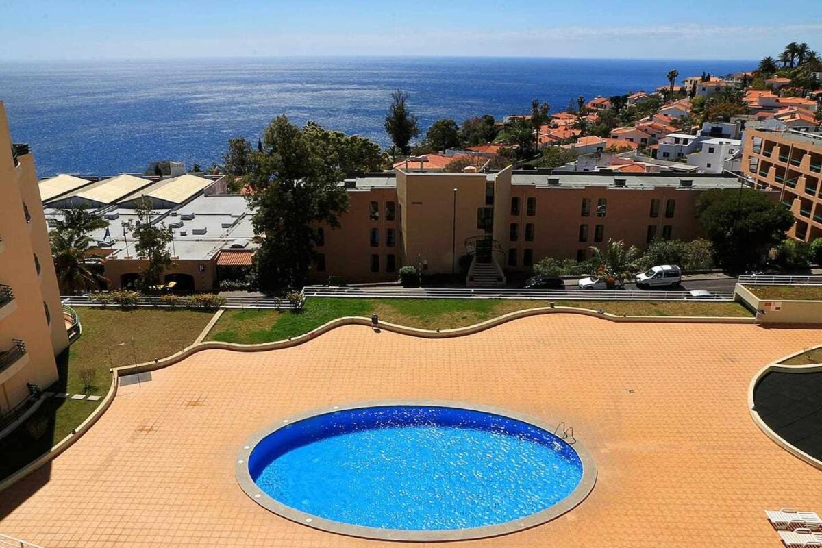 Pia's Place - With Sea View Apartment *