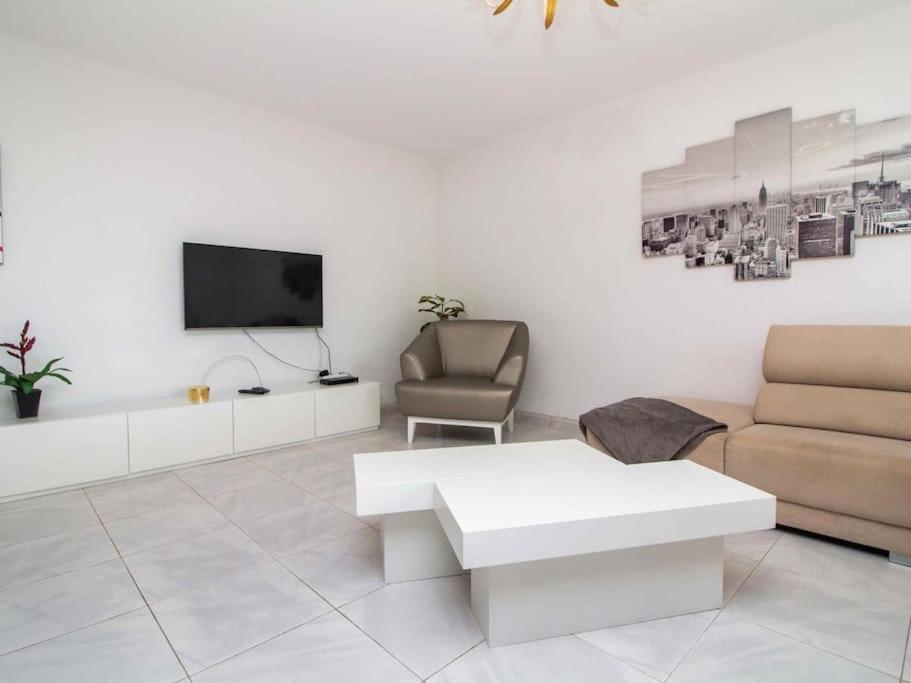 Irene Golf House - Privat Heated Pool & Games & Golf